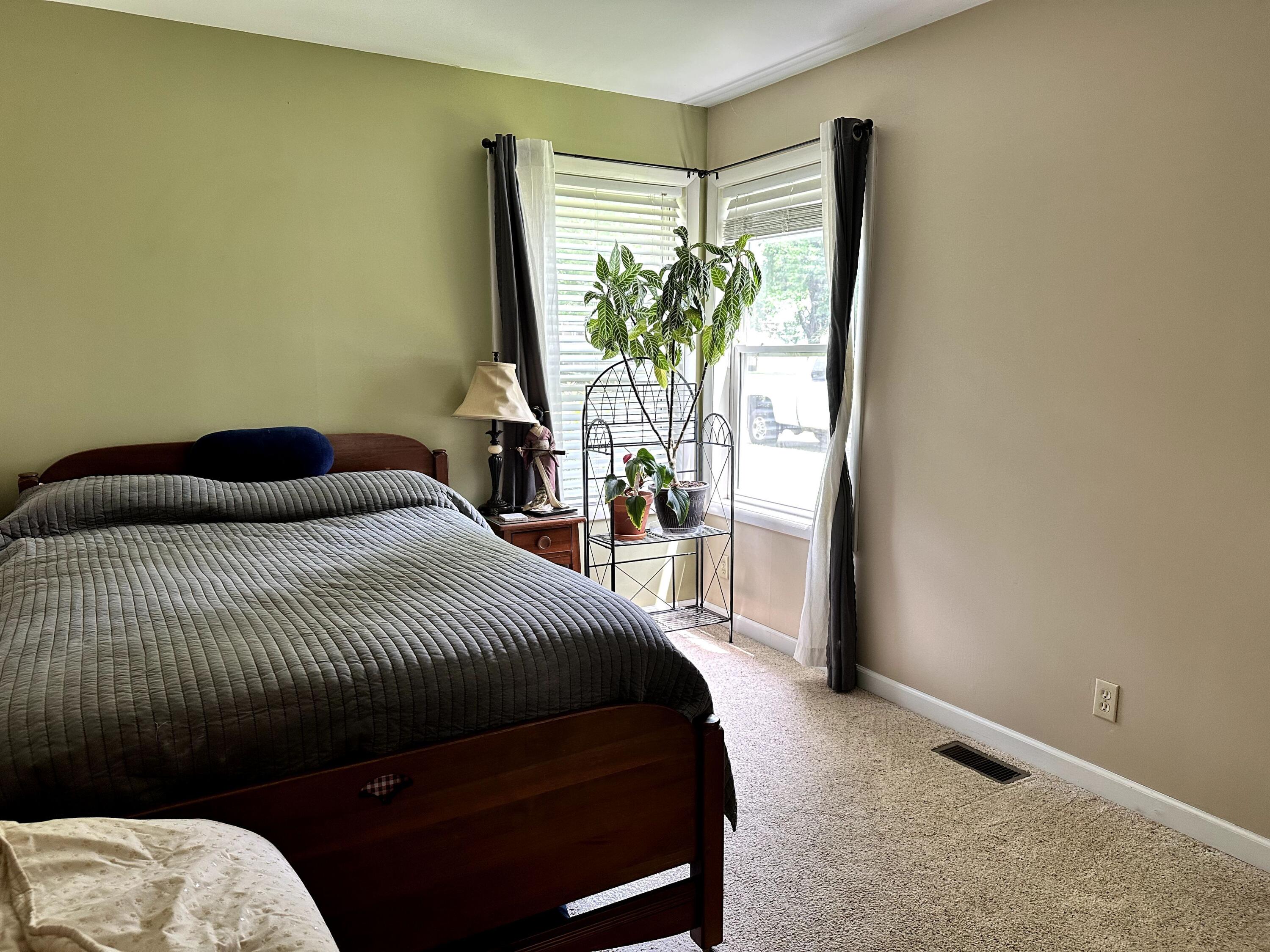 1527 South Kentwood Avenue Property Photo 14