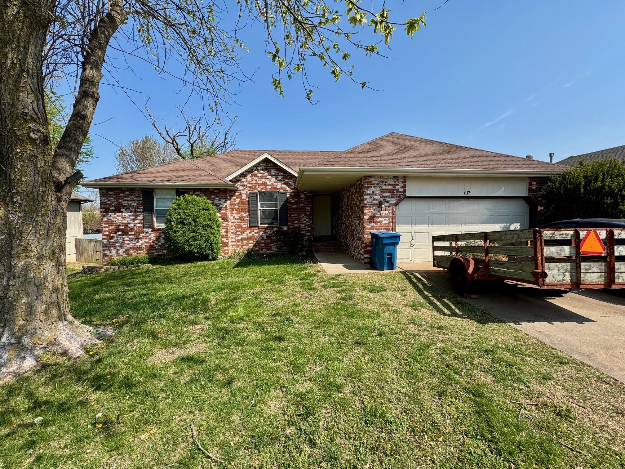 617 East Southeast Hills Court Property Photo 4