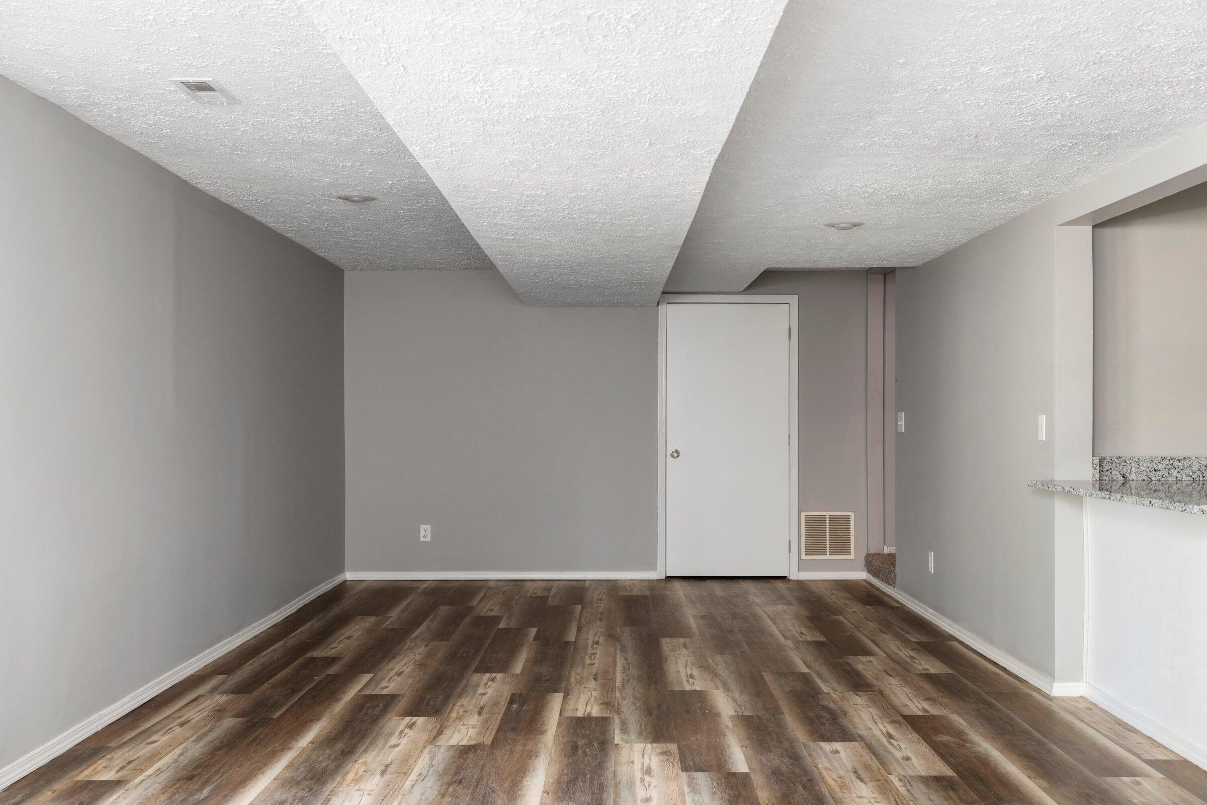 617 East Southeast Hills Court Property Photo 8