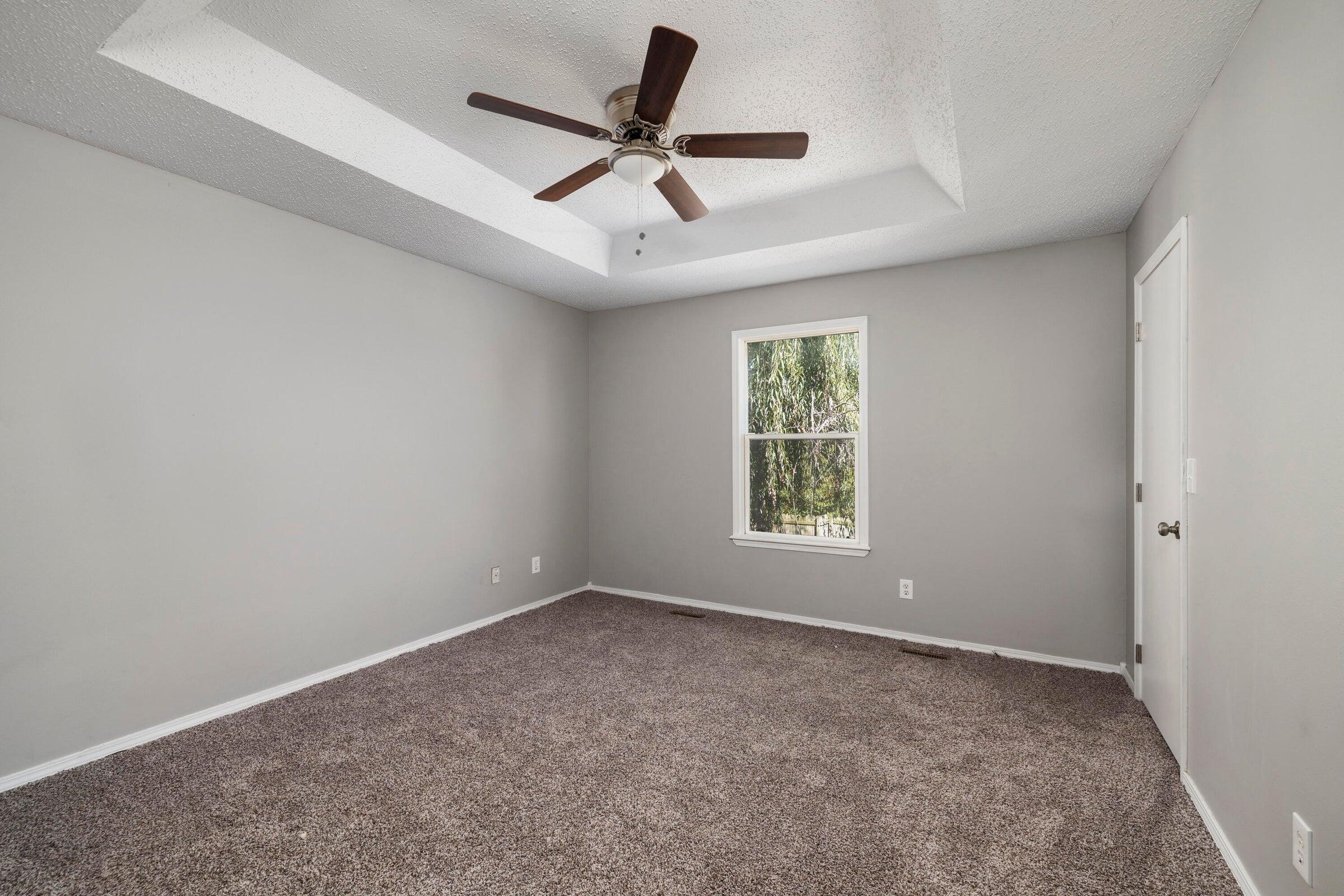 617 East Southeast Hills Court Property Photo 12