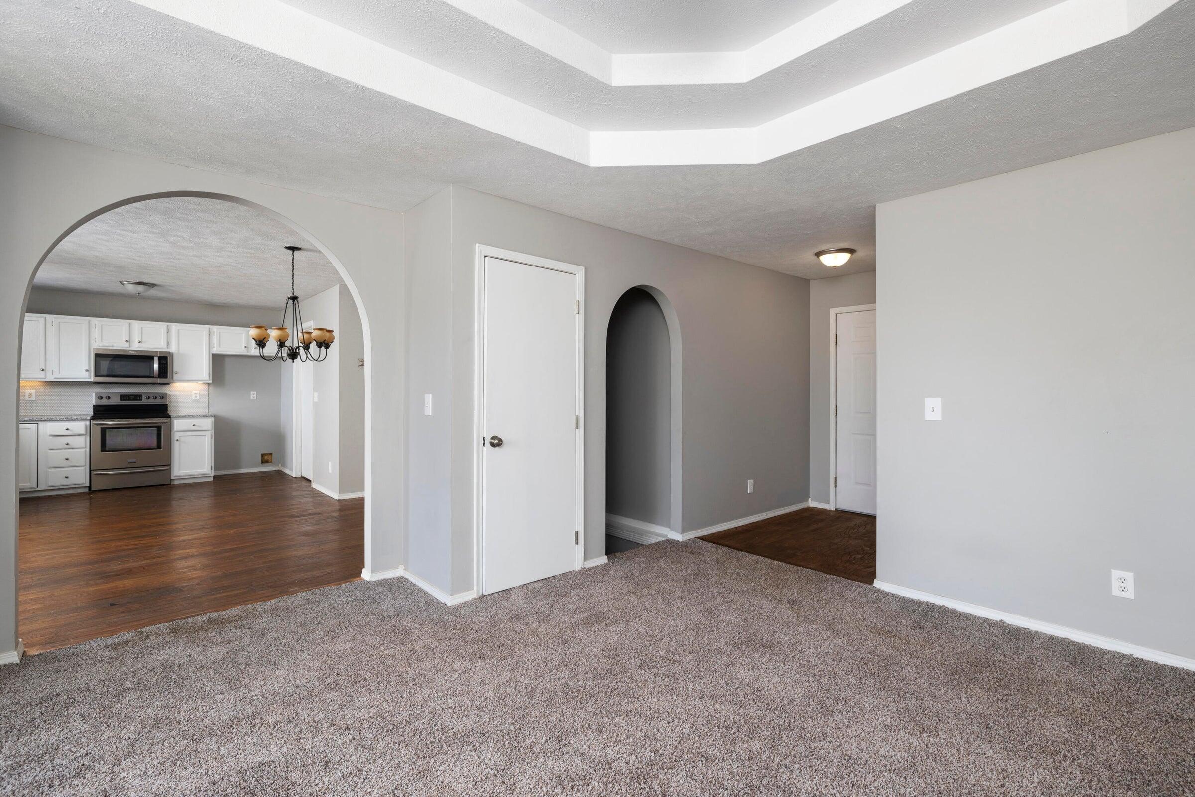 617 East Southeast Hills Court Property Photo 15