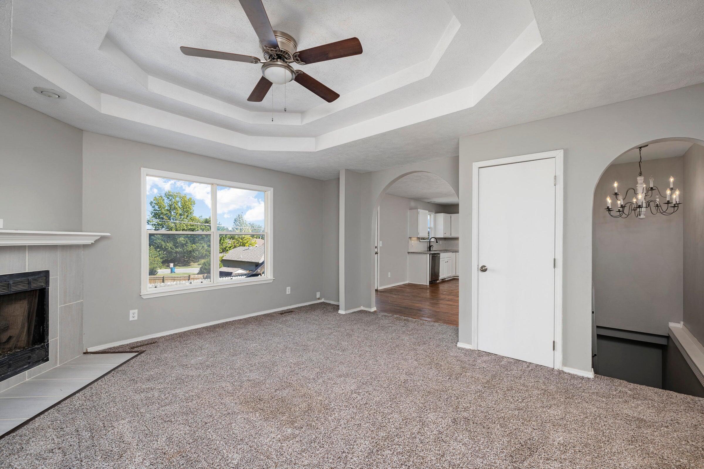 617 East Southeast Hills Court Property Photo 16