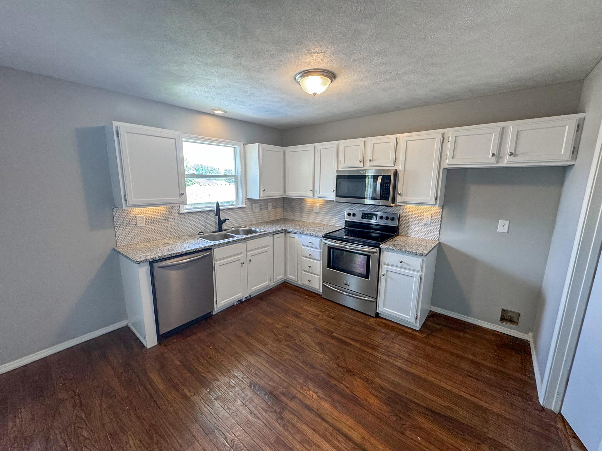 617 East Southeast Hills Court Property Photo 17