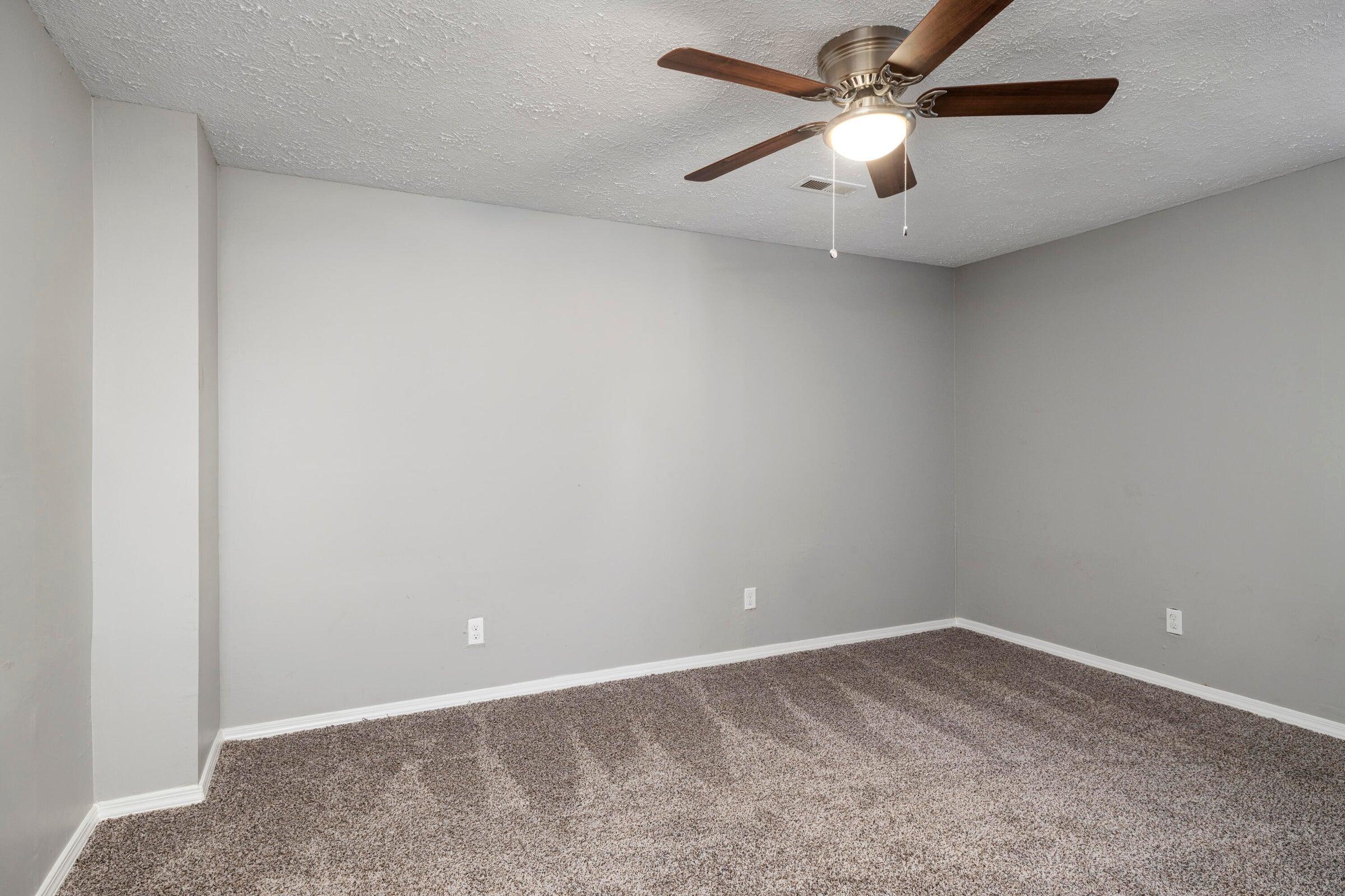 617 East Southeast Hills Court Property Photo 19