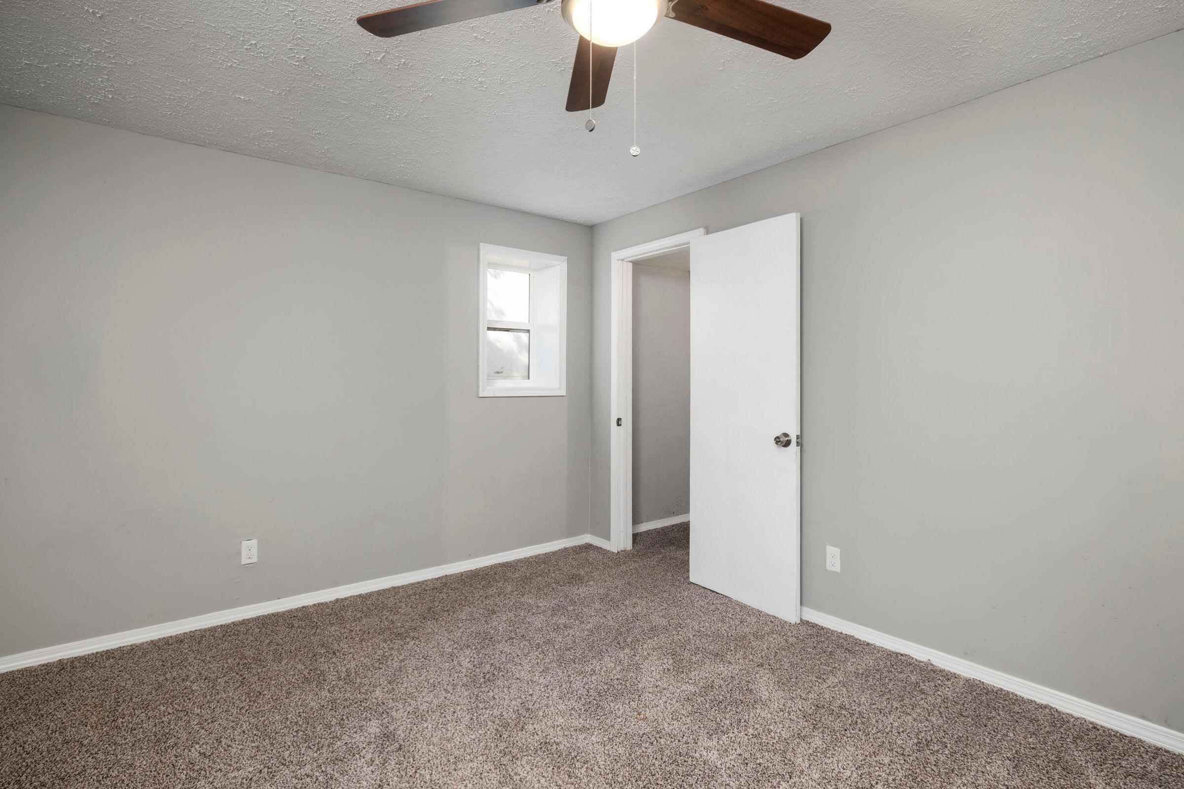 617 East Southeast Hills Court Property Photo 20