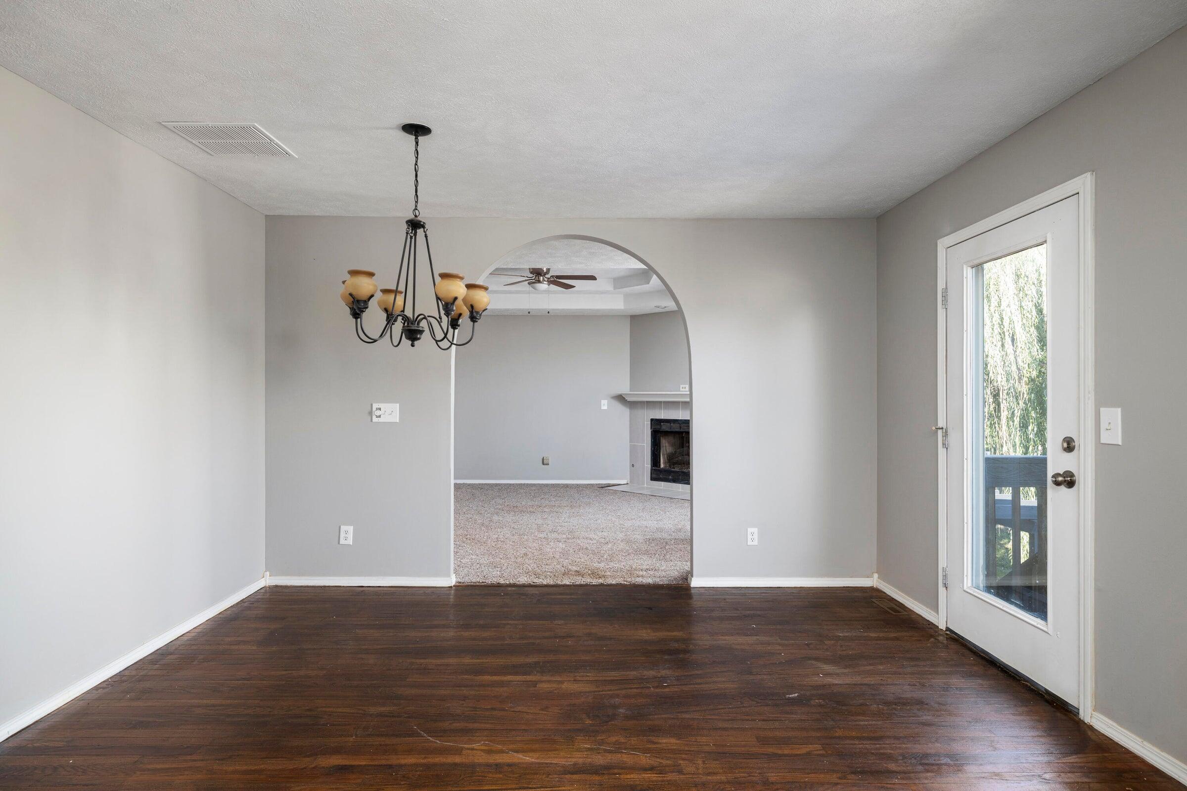617 East Southeast Hills Court Property Photo 22