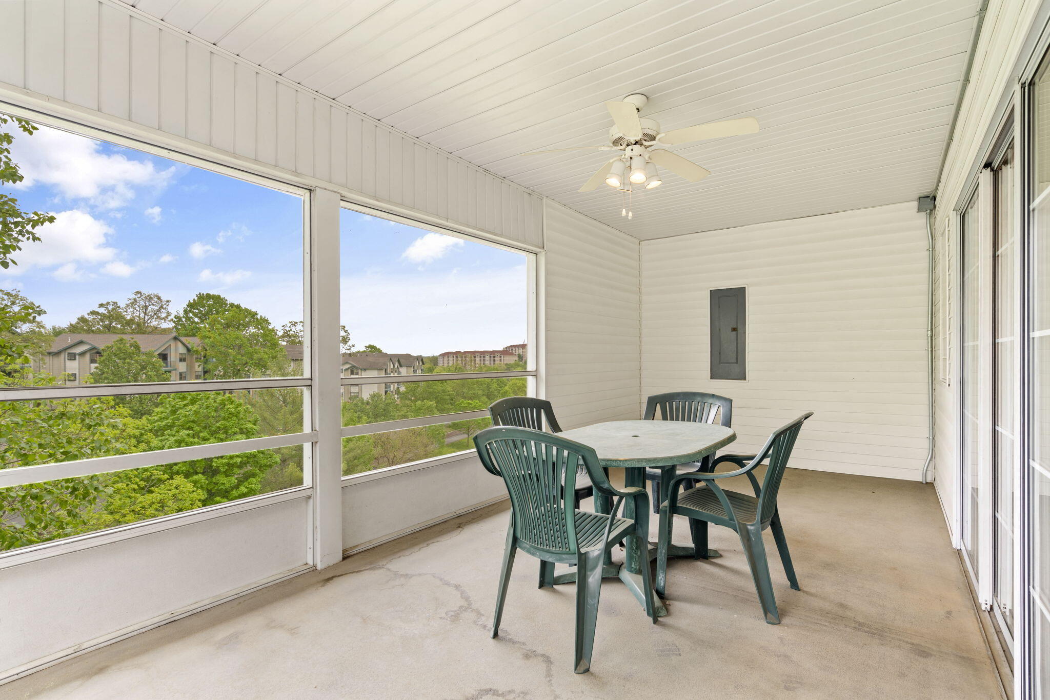 2800 Green Mountain Drive Property Photo 5