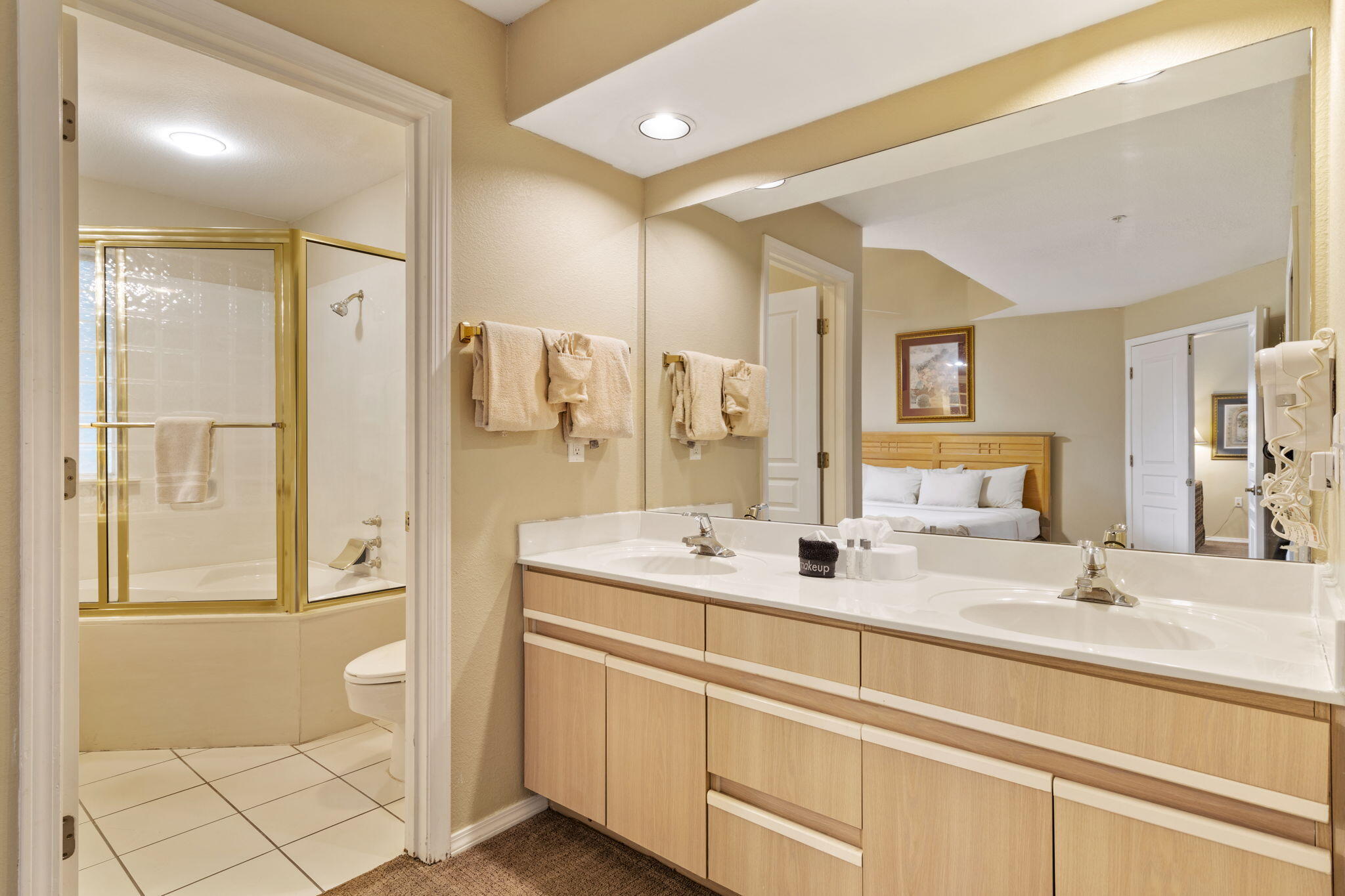 2800 Green Mountain Drive Property Photo 8