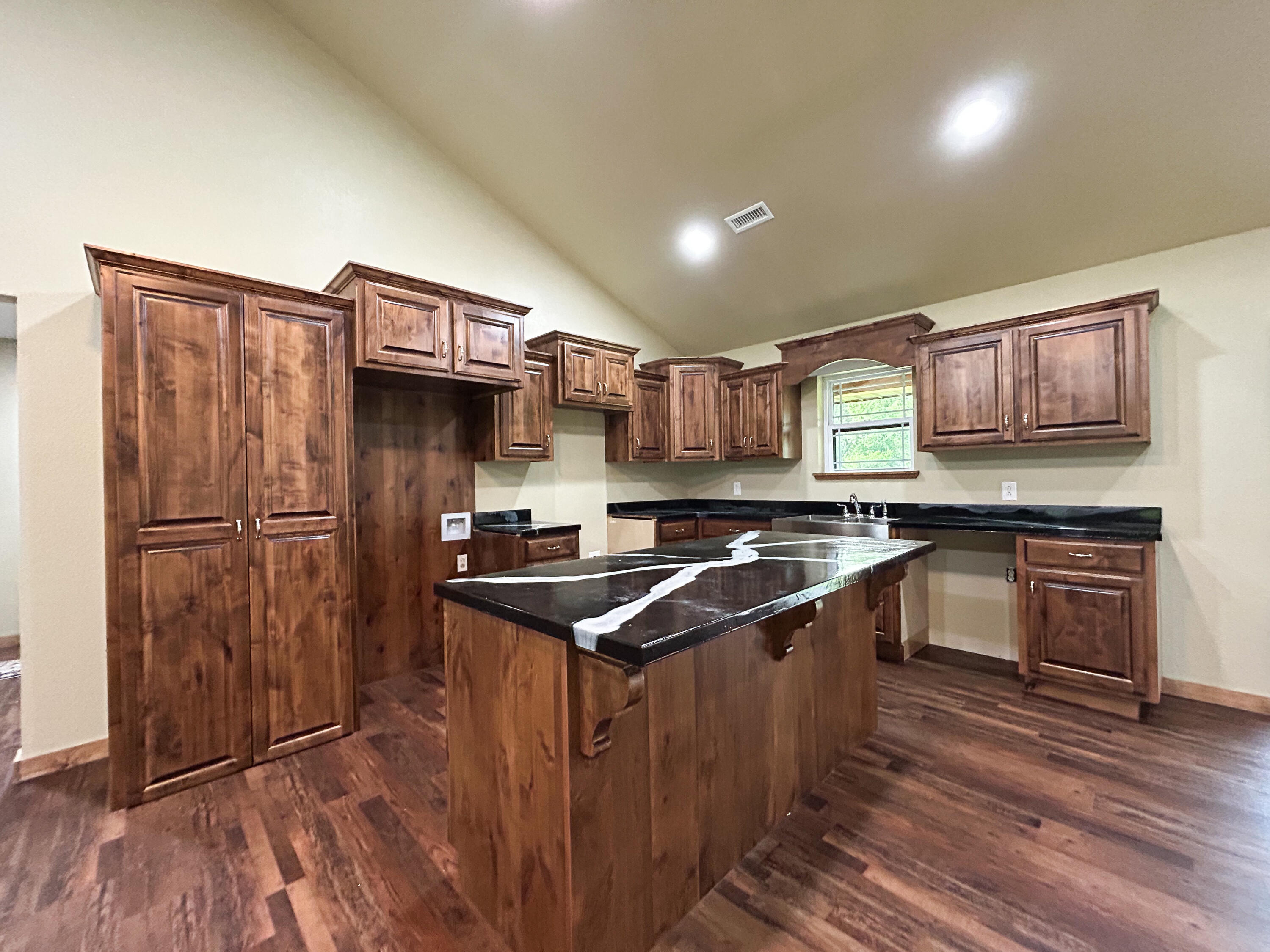 19040 Norway Road Property Photo 3