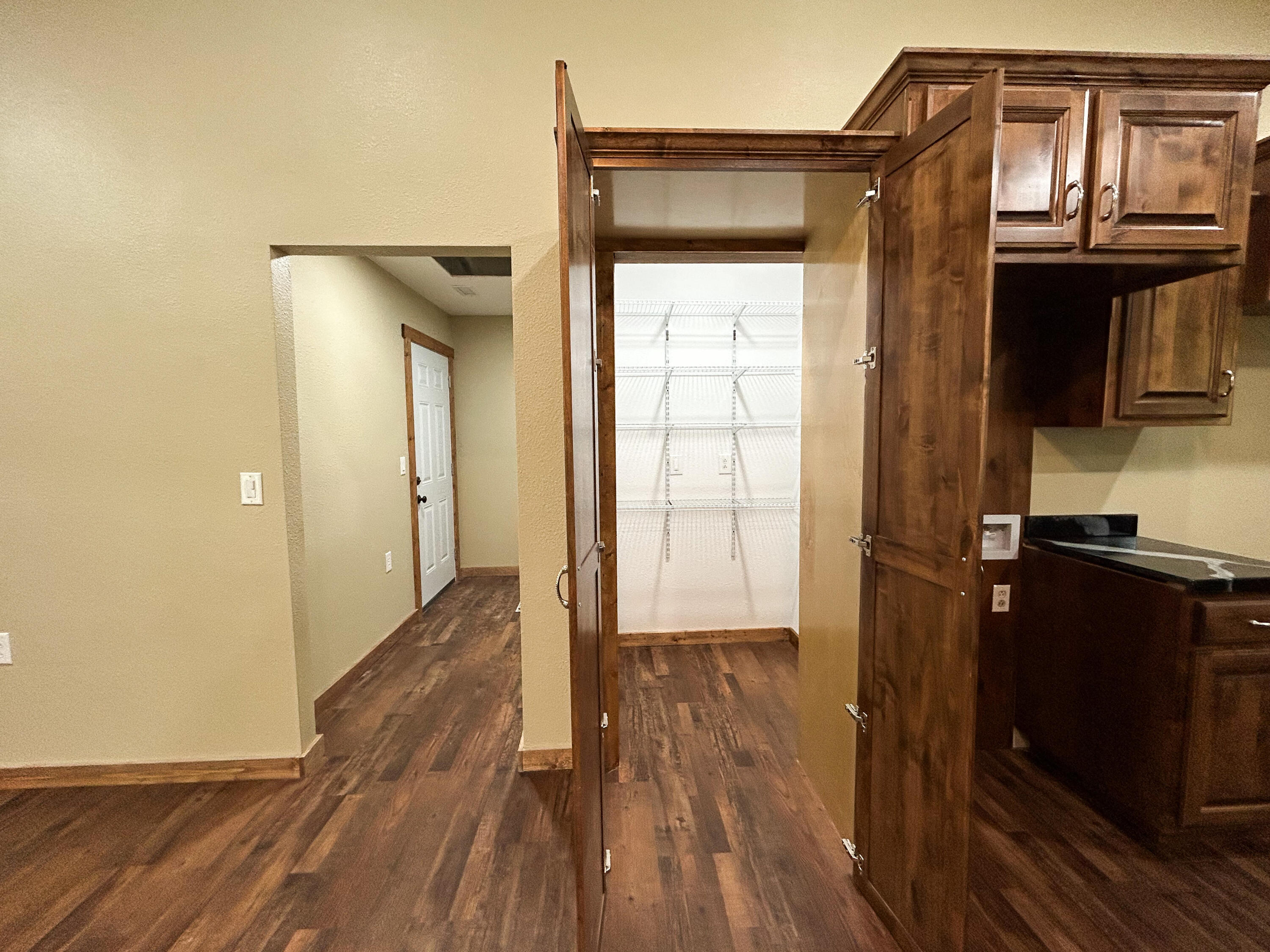 19040 Norway Road Property Photo 4