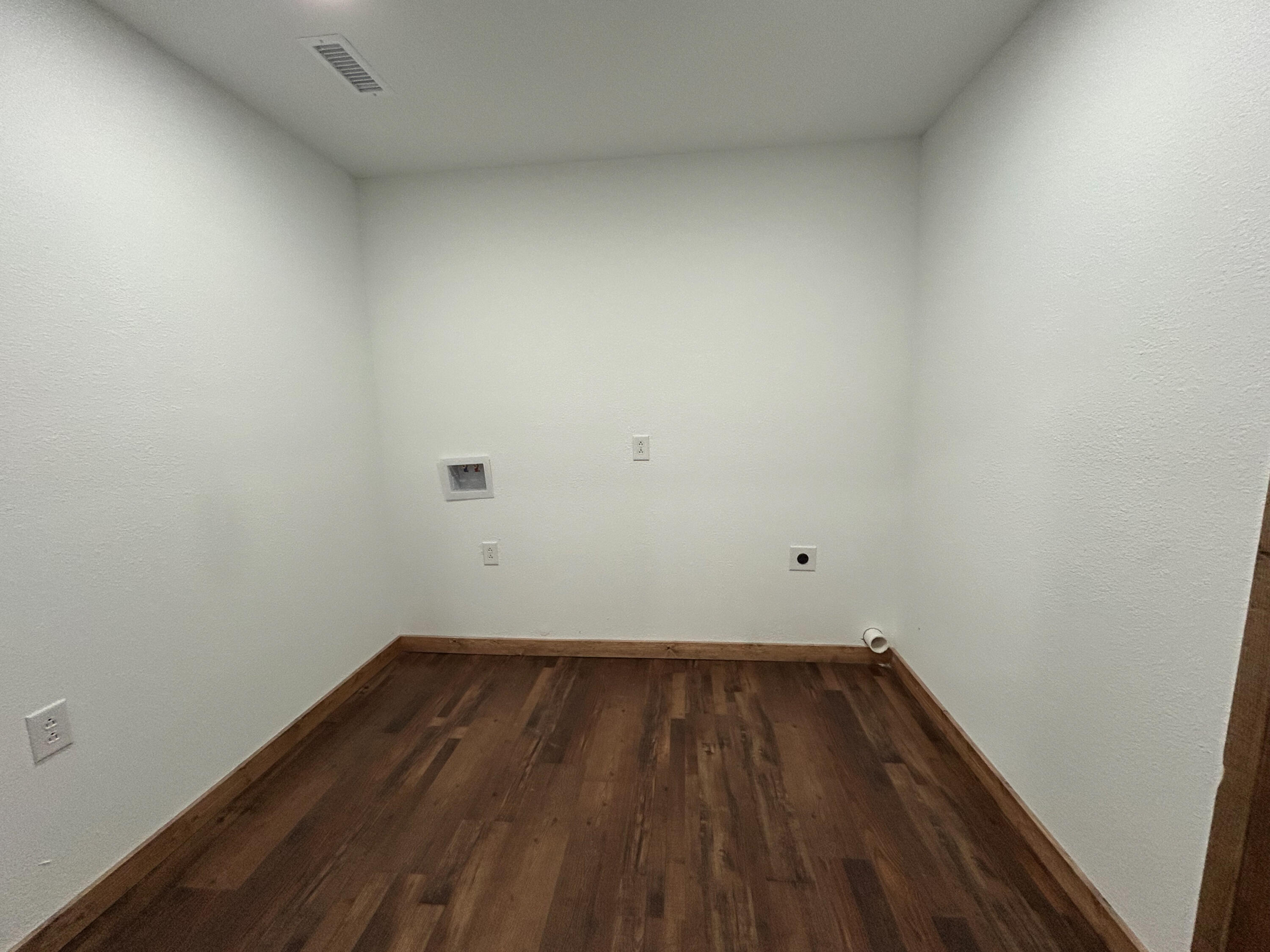 19040 Norway Road Property Photo 16
