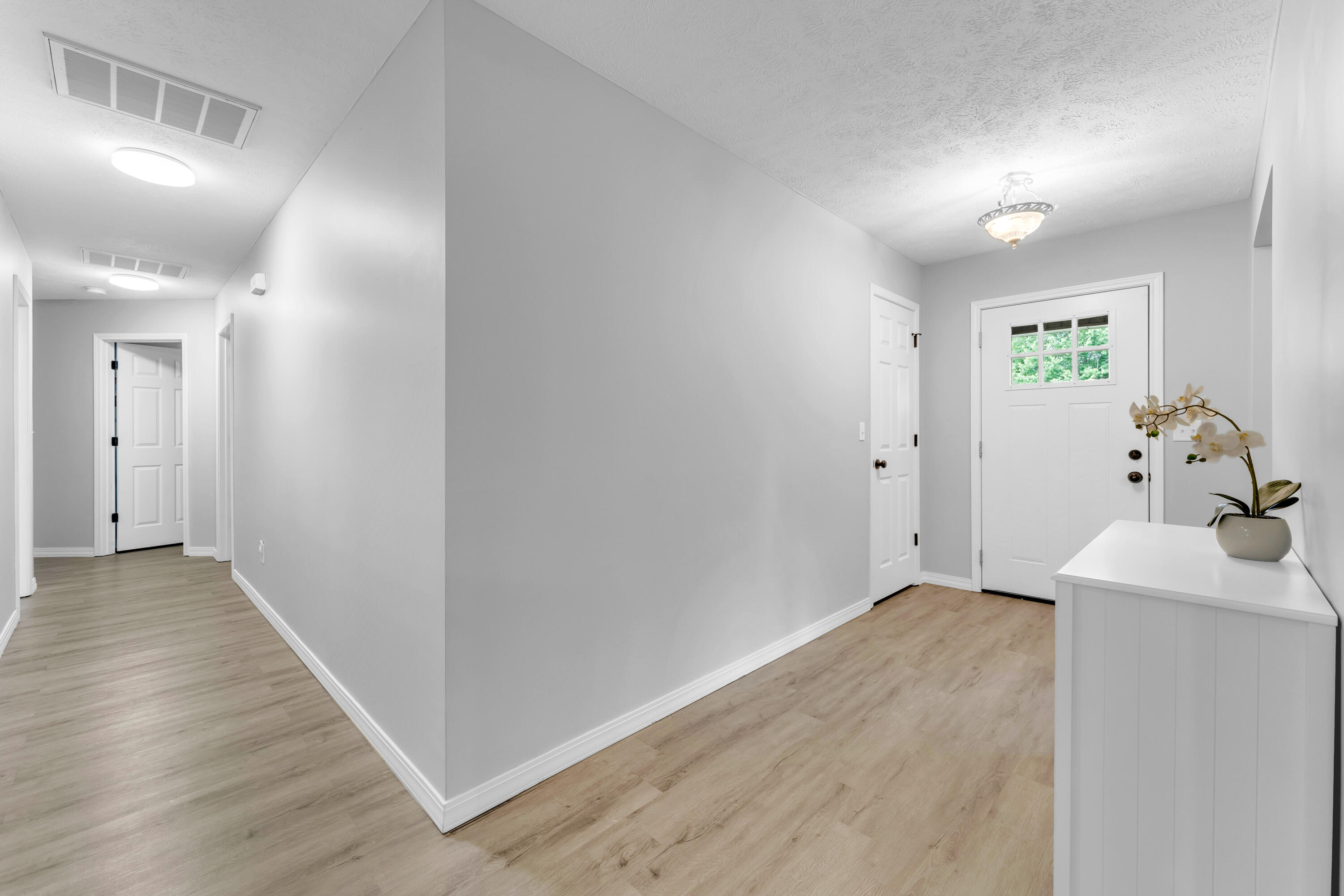 1108 East Robin Street Property Photo 4