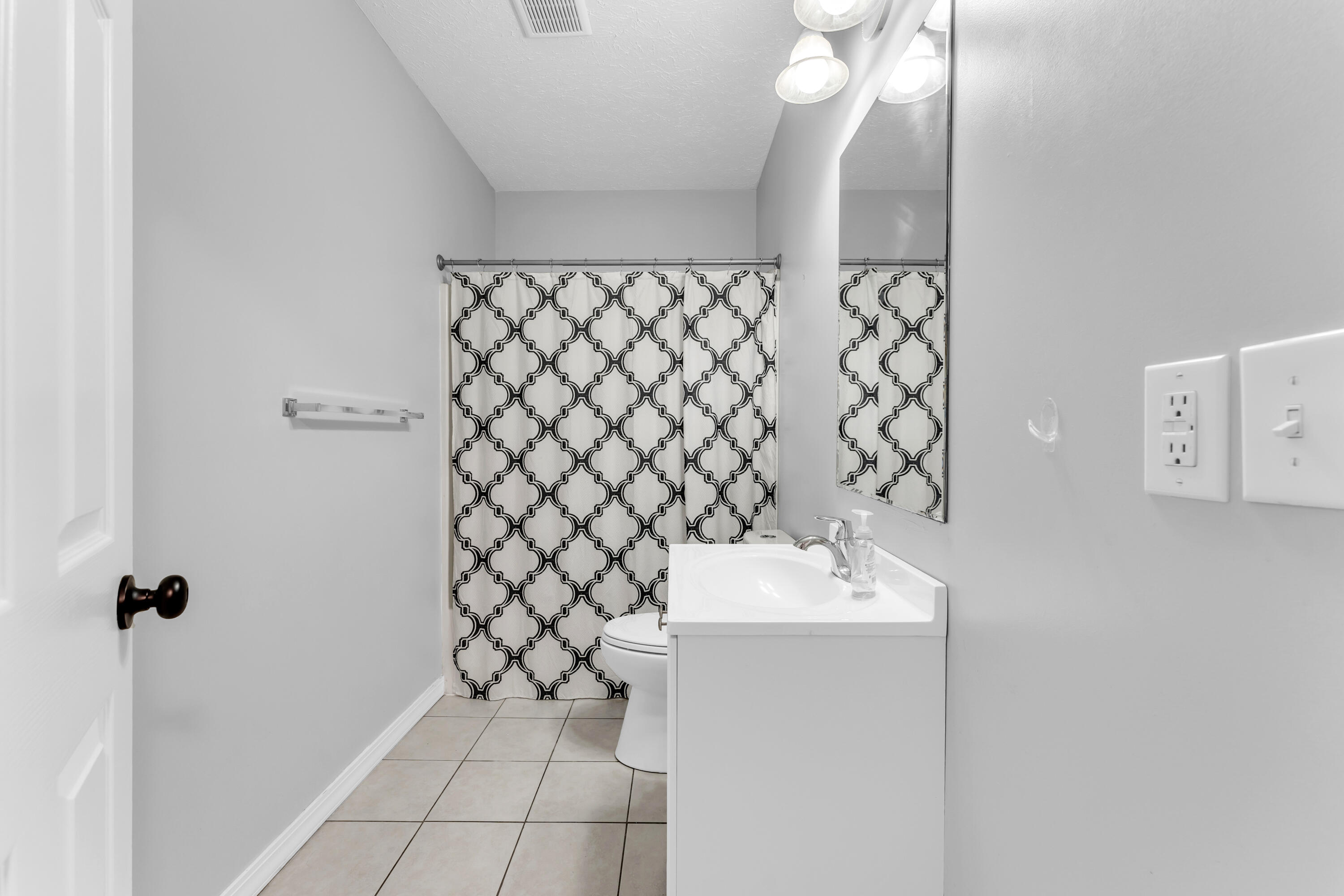 1108 East Robin Street Property Photo 24