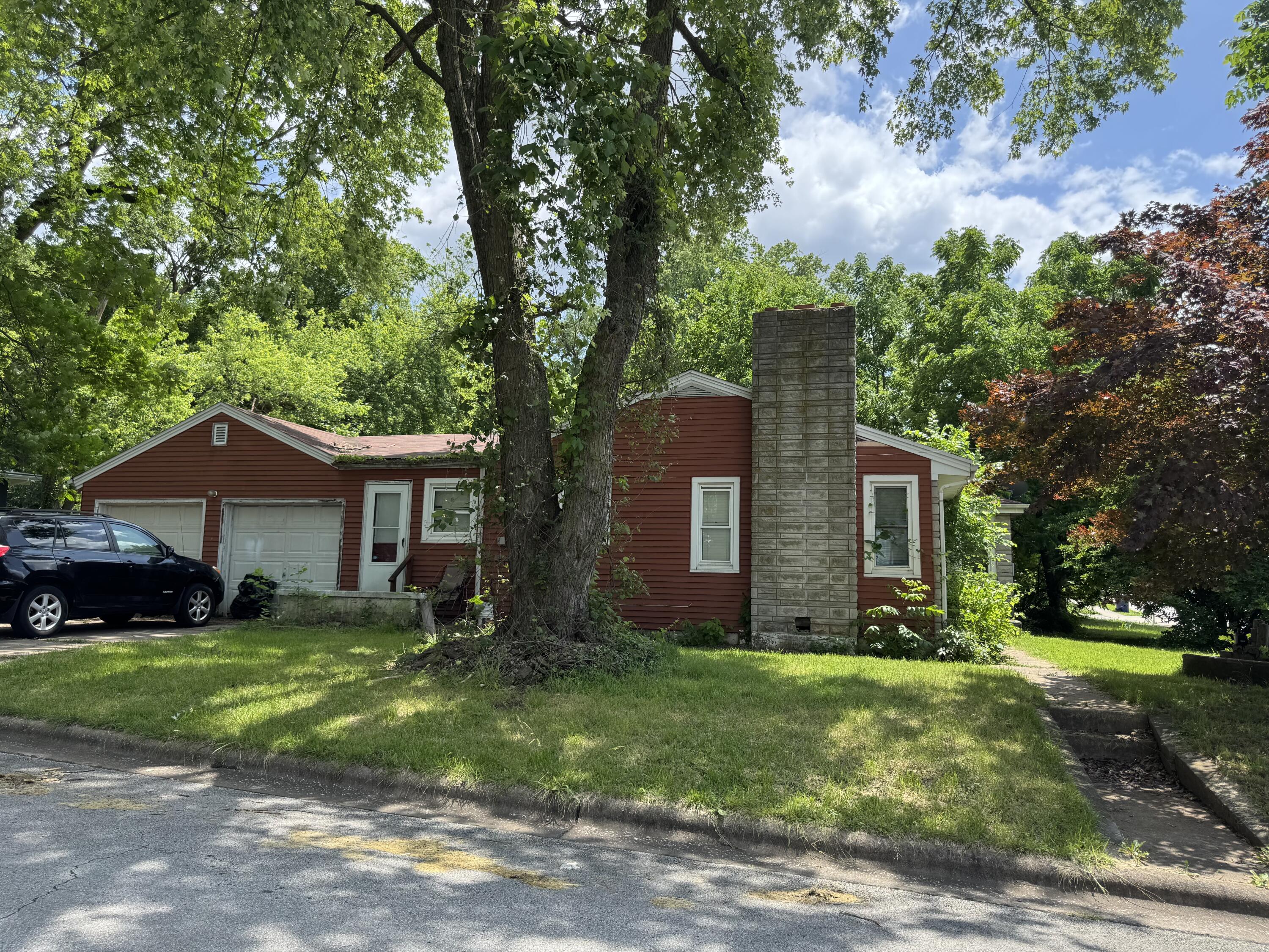 1700 South Fort Avenue Property Photo 1