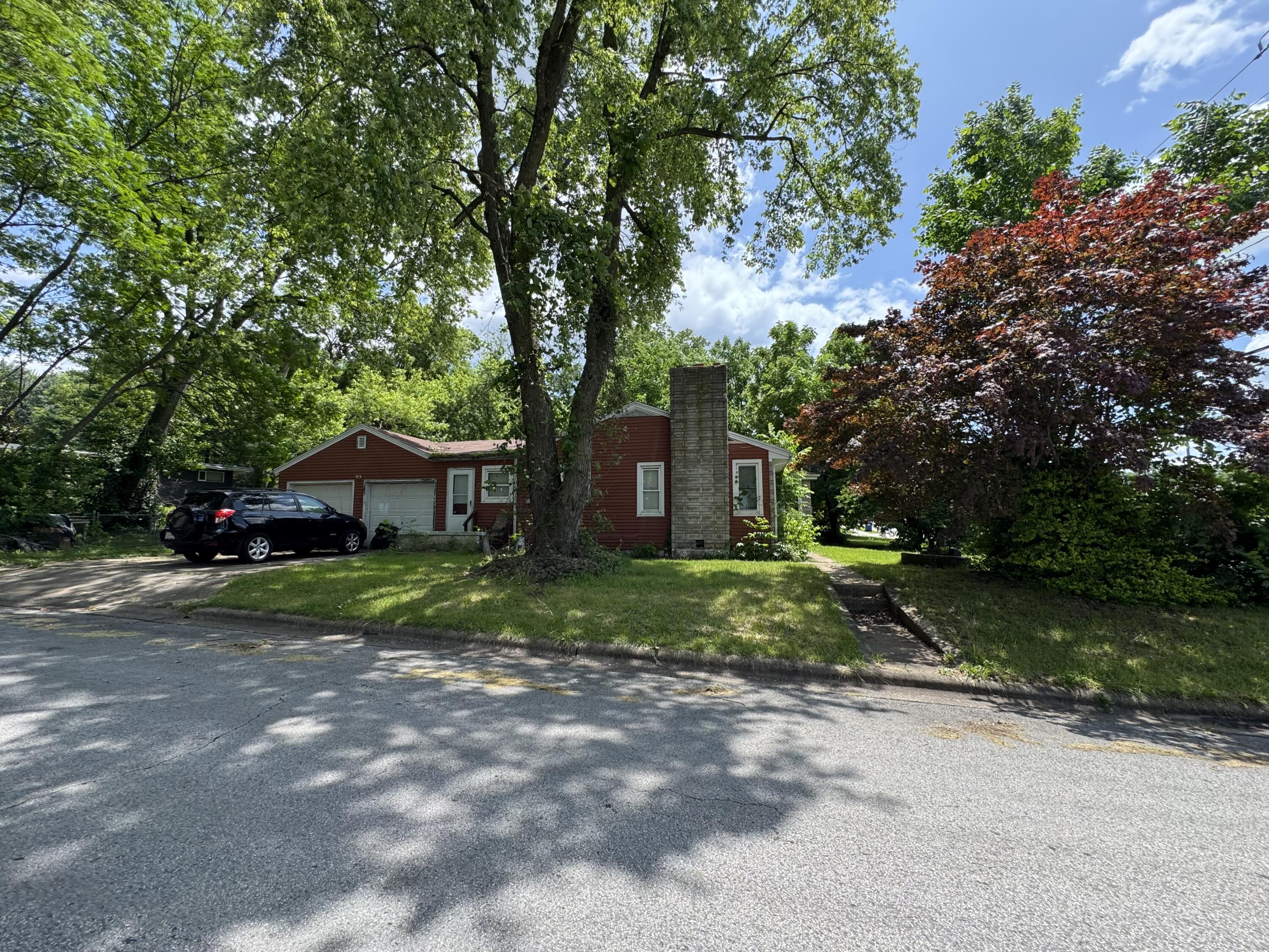 1700 South Fort Avenue Property Photo 3