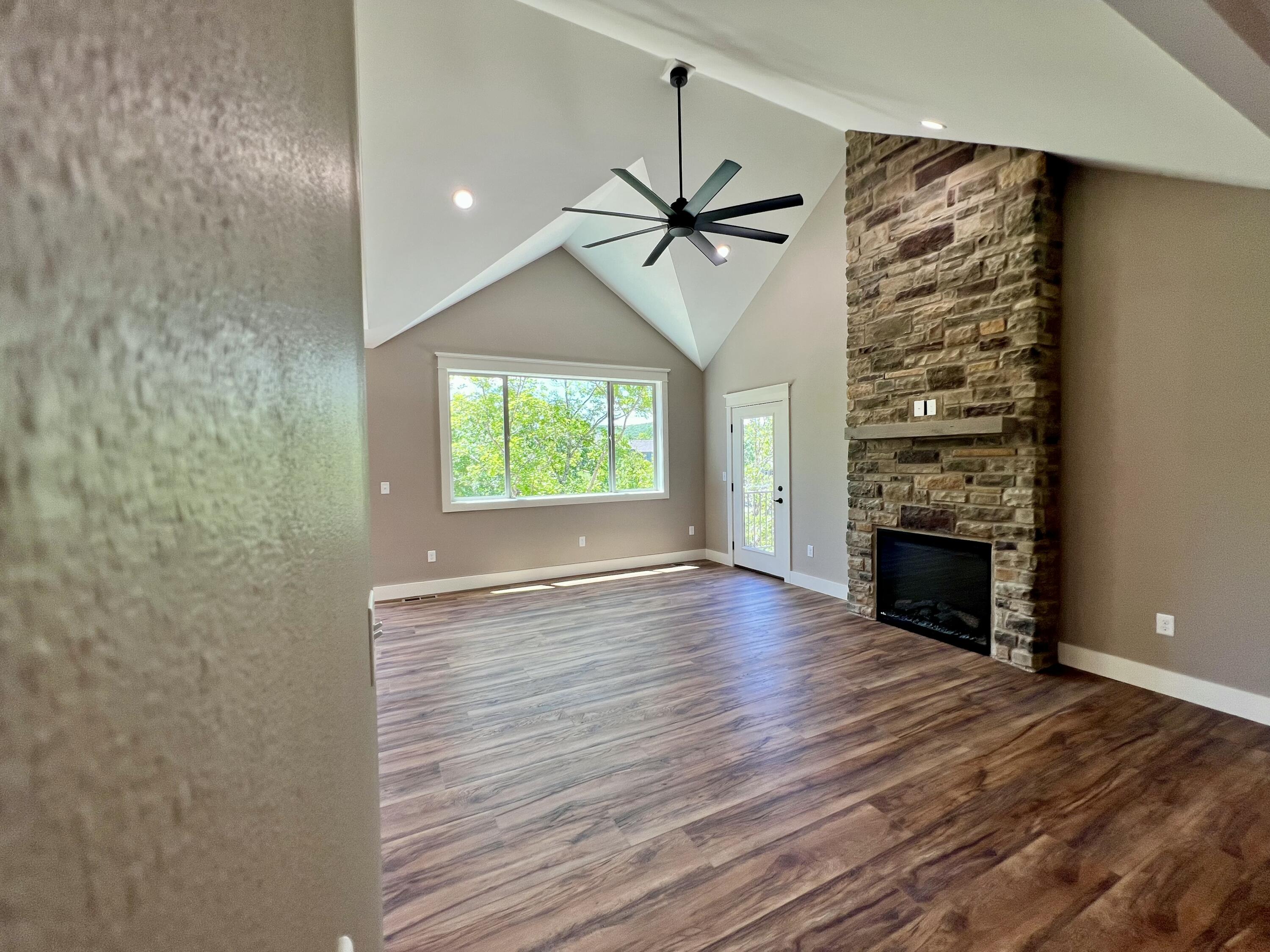 409 Silverwood Circle Property Photo 4