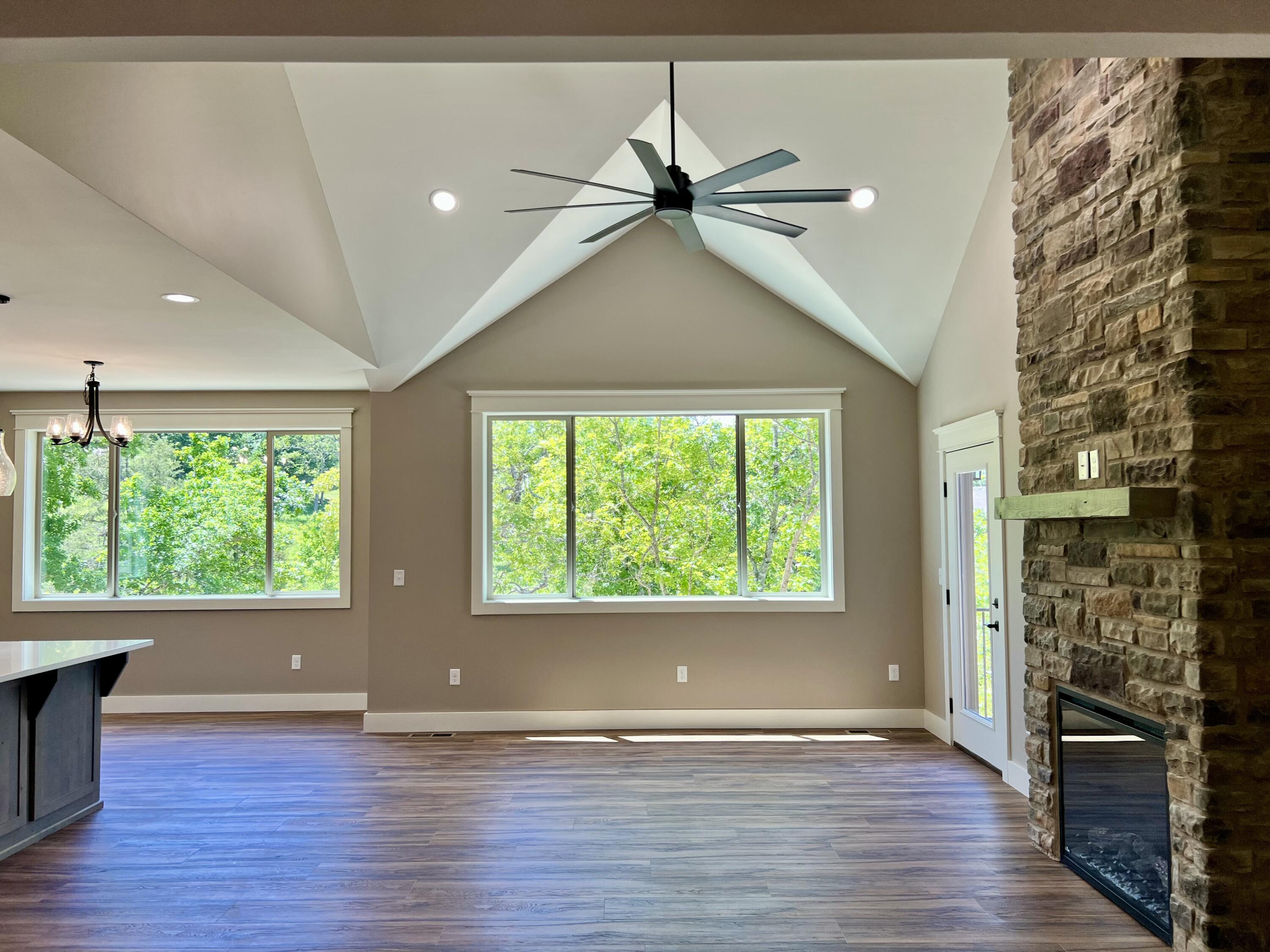 409 Silverwood Circle Property Photo 6