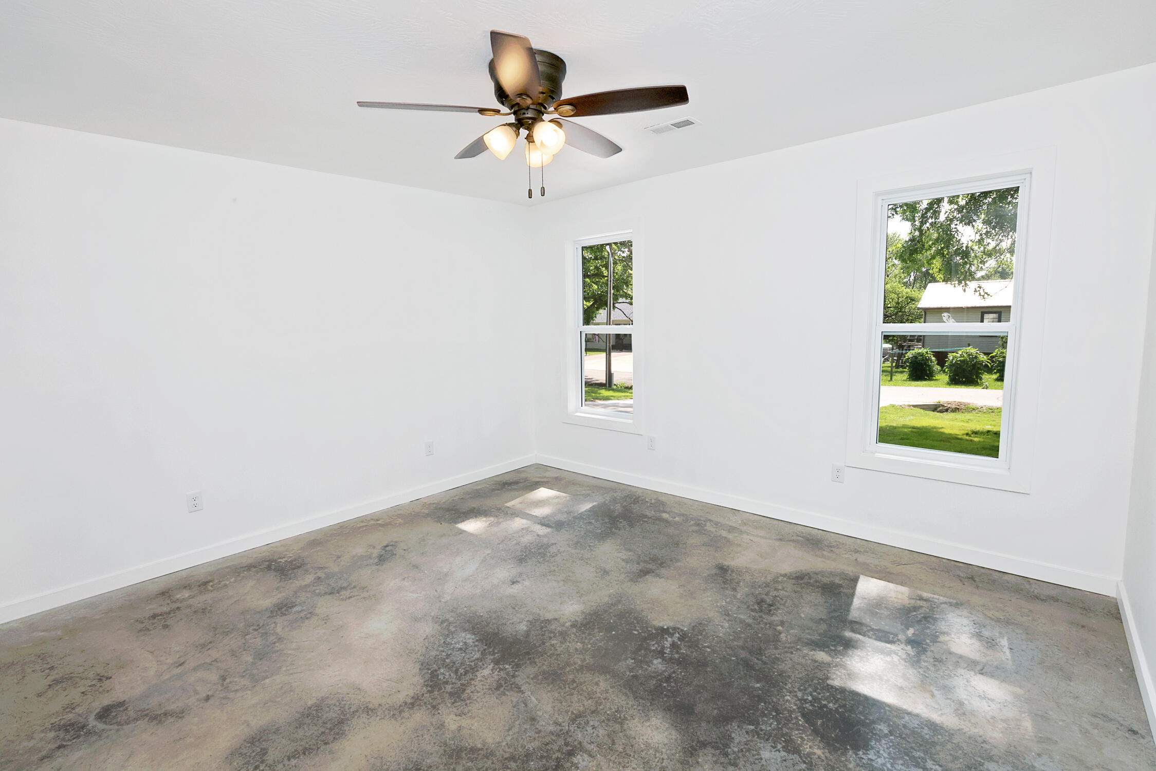 326 North Olive Street Property Photo 5