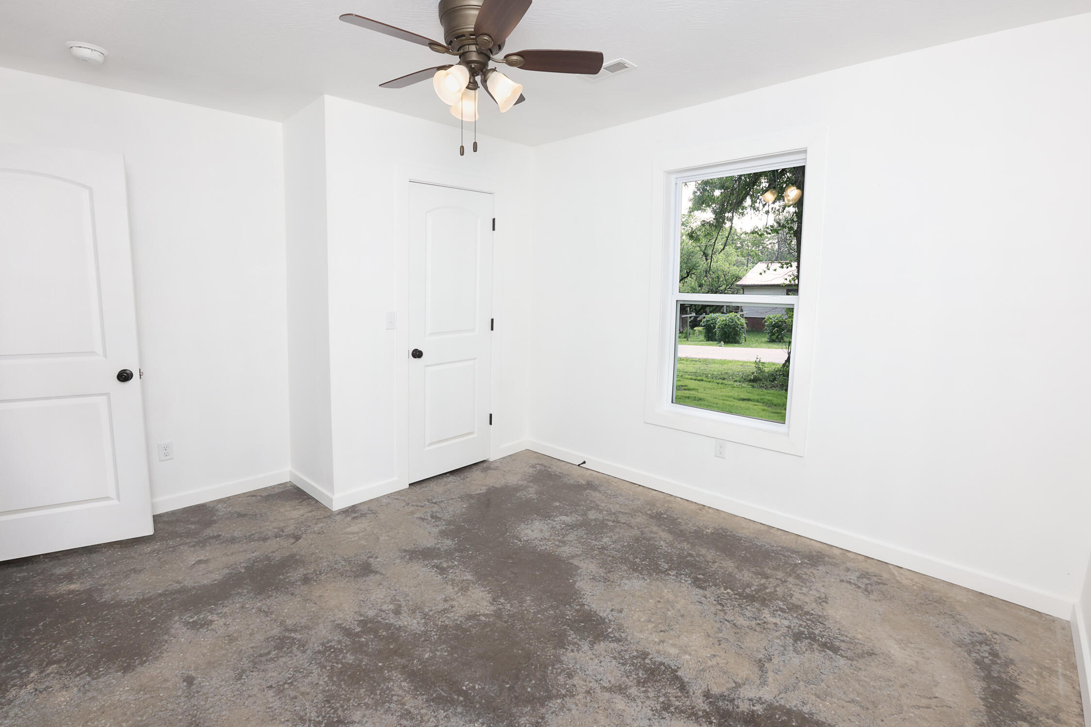 326 North Olive Street Property Photo 8