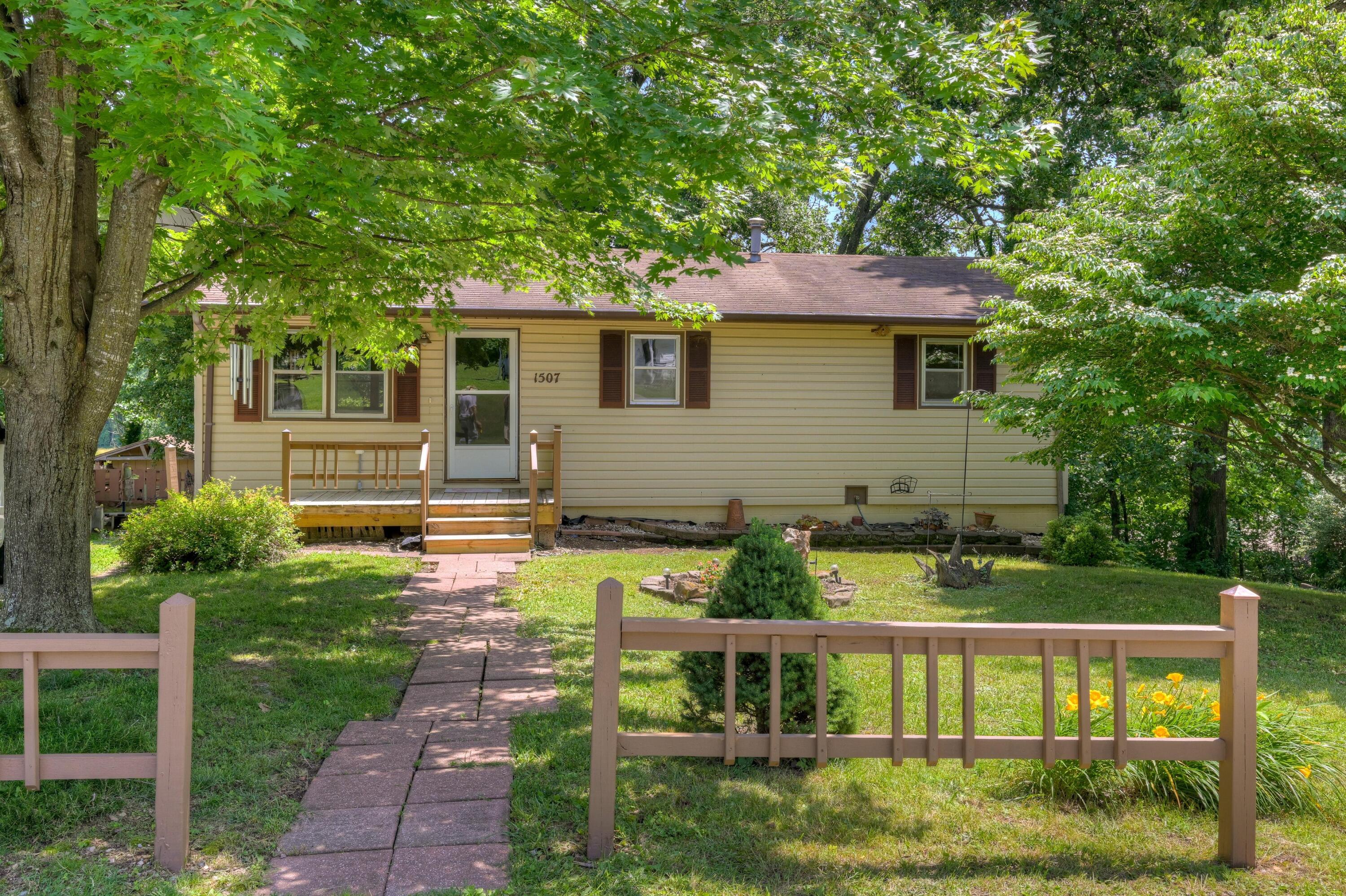1507 Hilldale Drive Property Photo 1