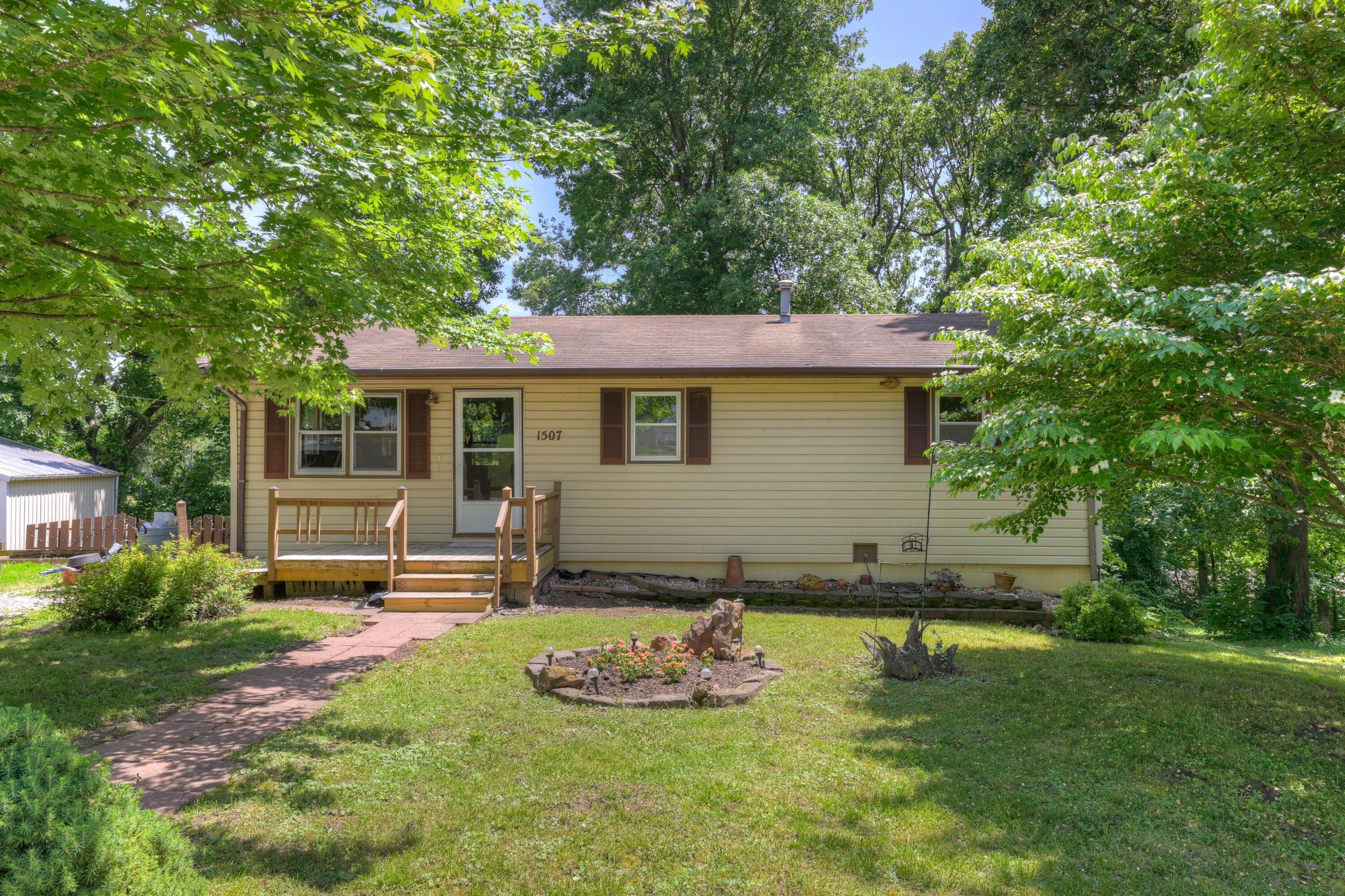 1507 Hilldale Drive Property Photo 2