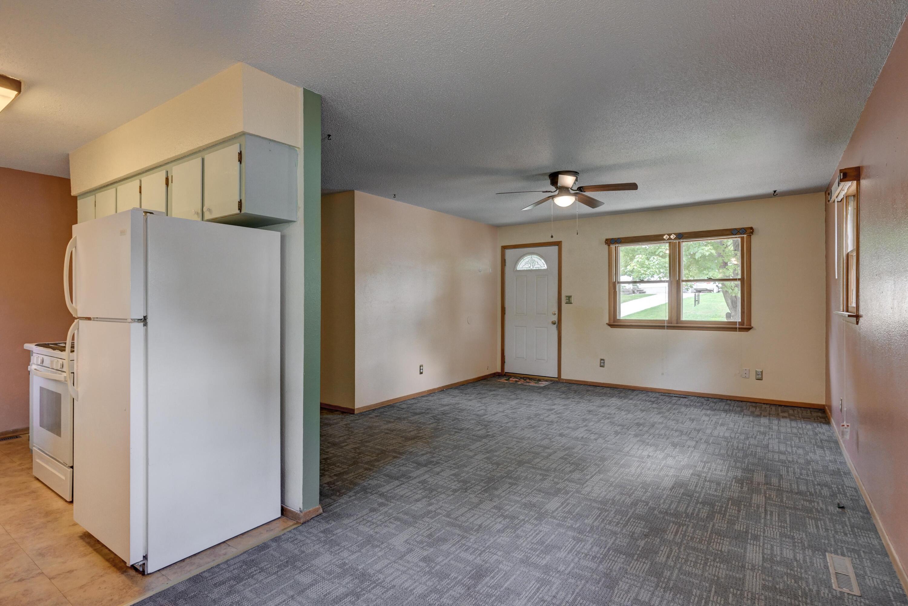 1507 Hilldale Drive Property Photo 3