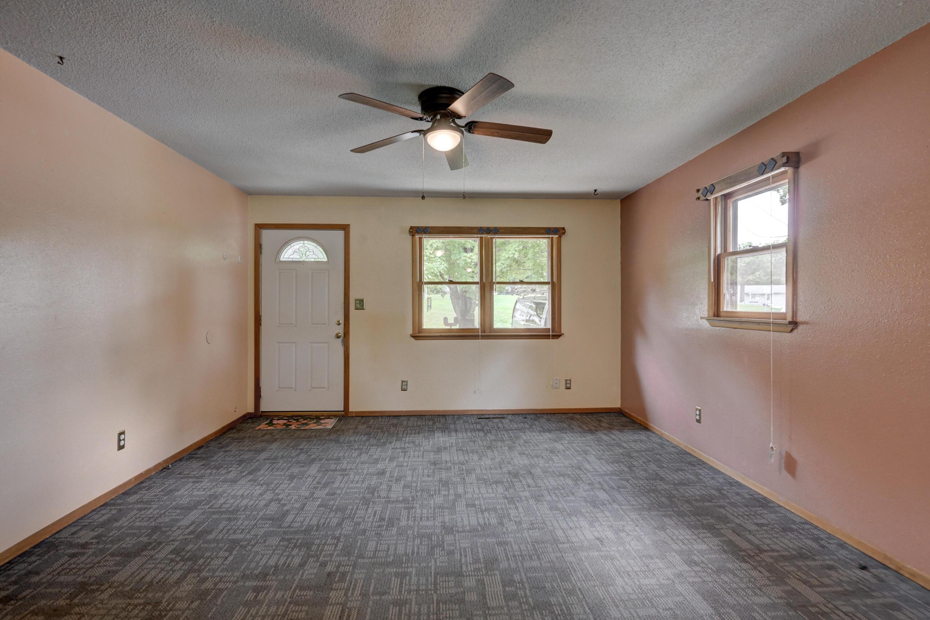 1507 Hilldale Drive Property Photo 4