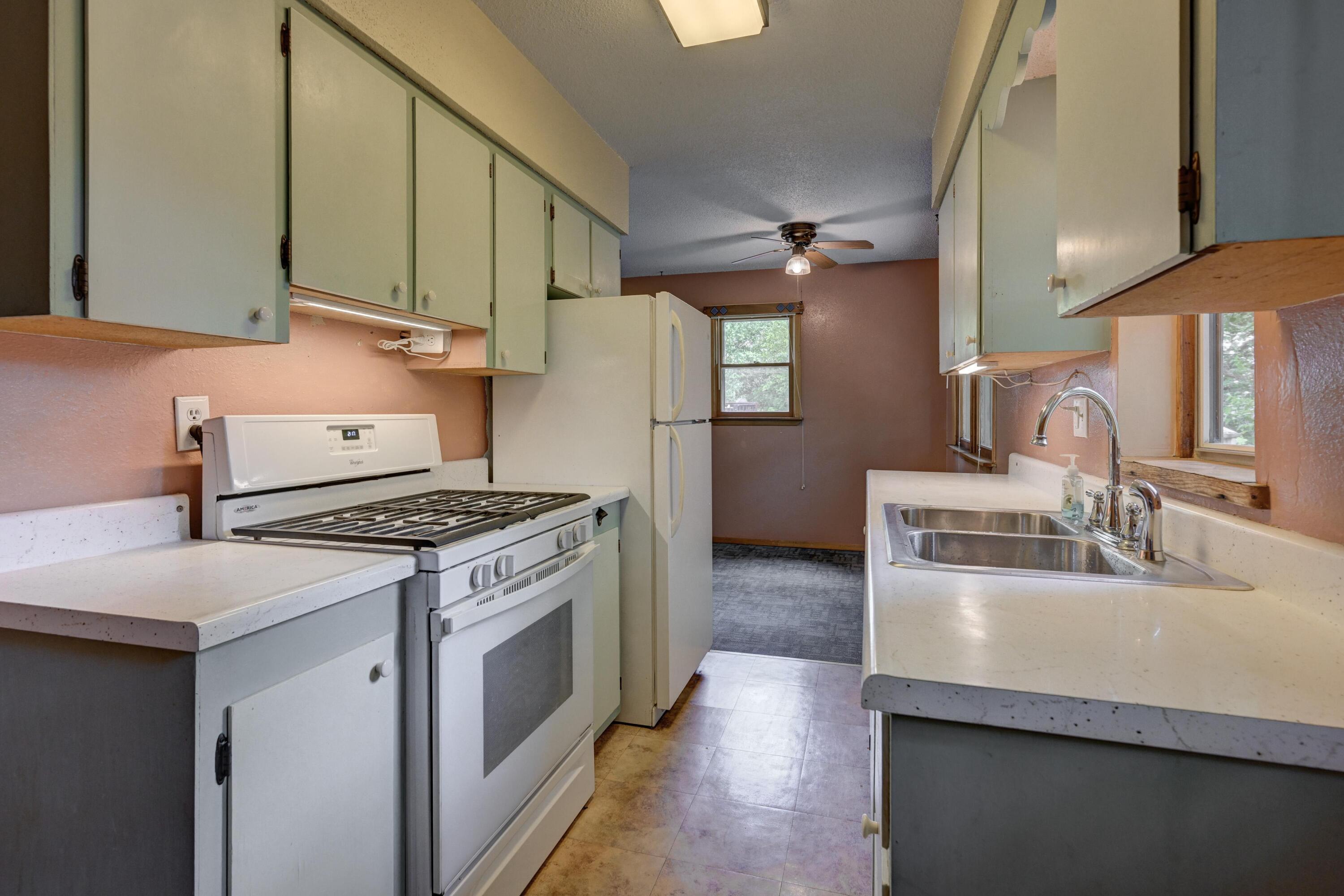 1507 Hilldale Drive Property Photo 7