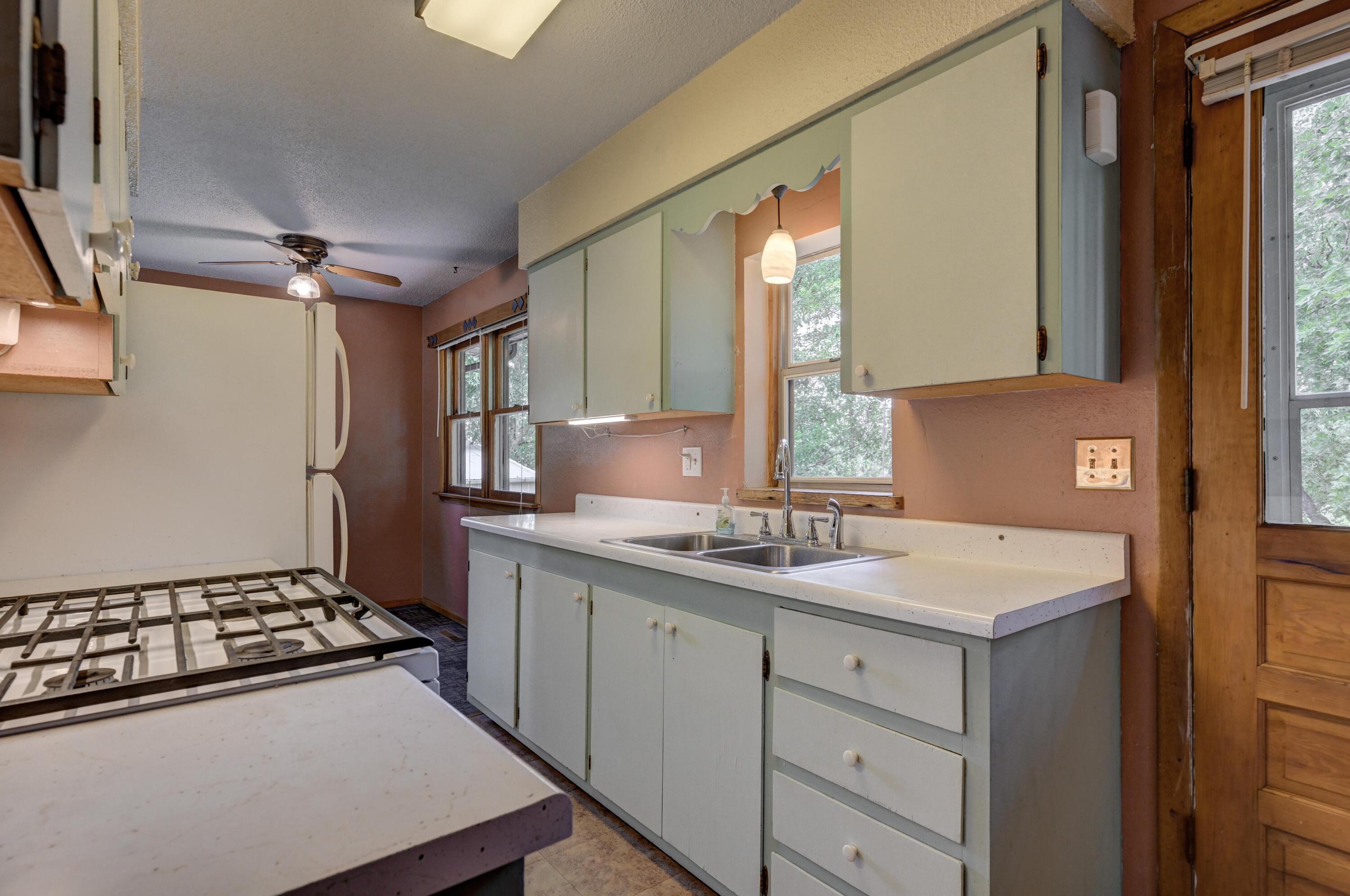 1507 Hilldale Drive Property Photo 8