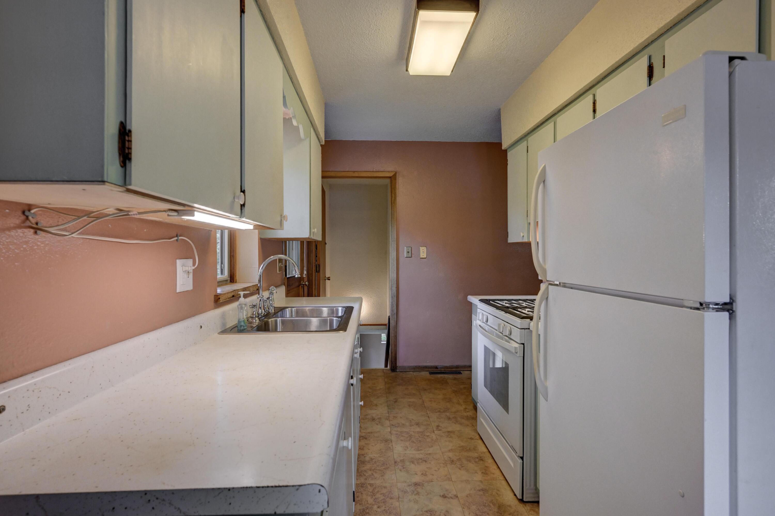 1507 Hilldale Drive Property Photo 10