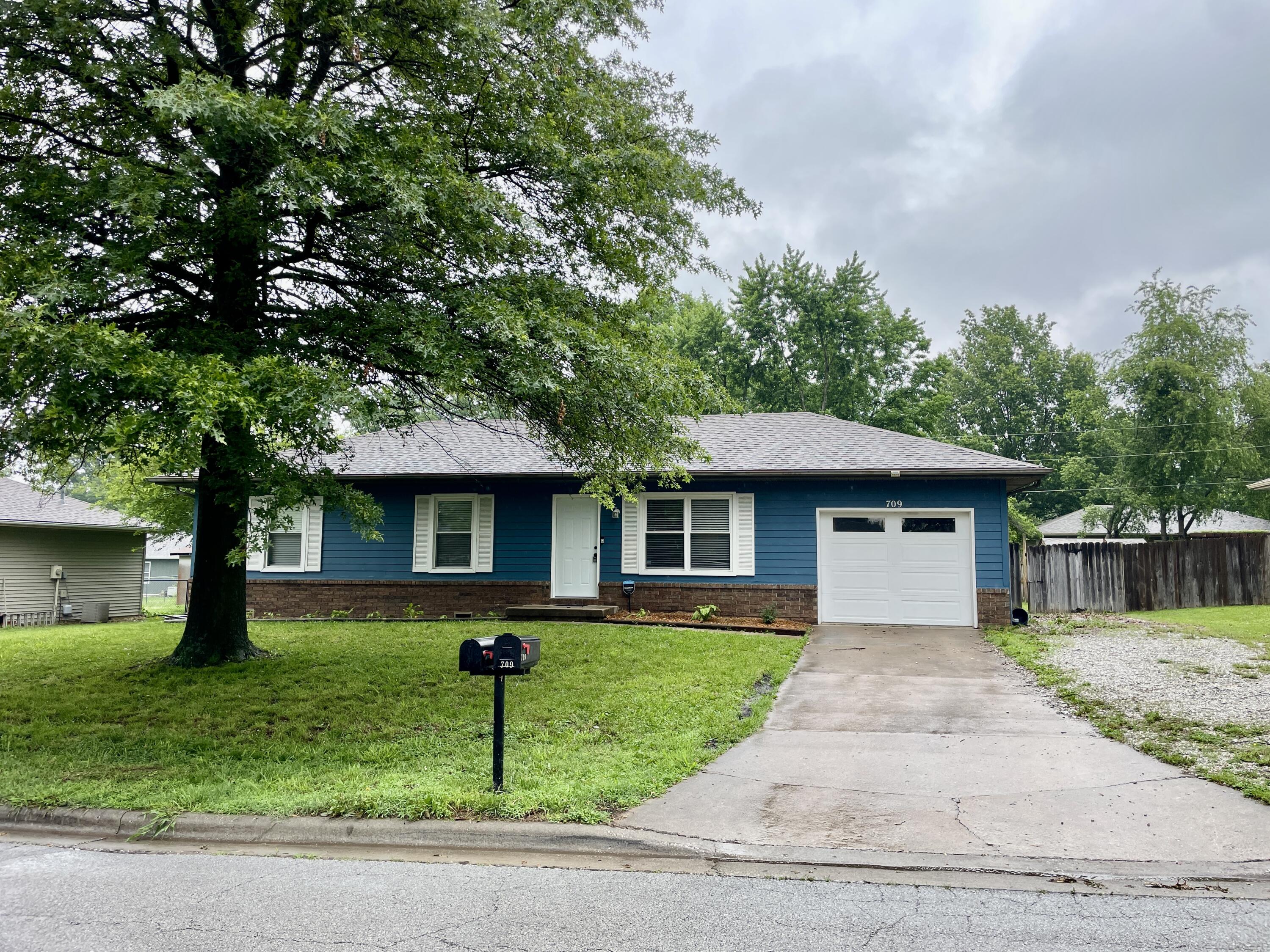 709 East Scott Wayne Drive Property Photo 1