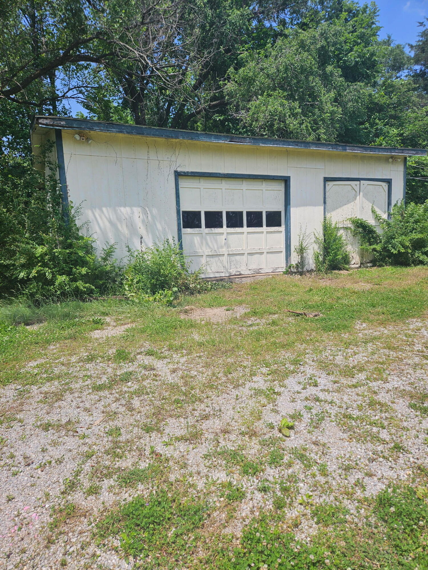 998 Post Oak Property Photo 2