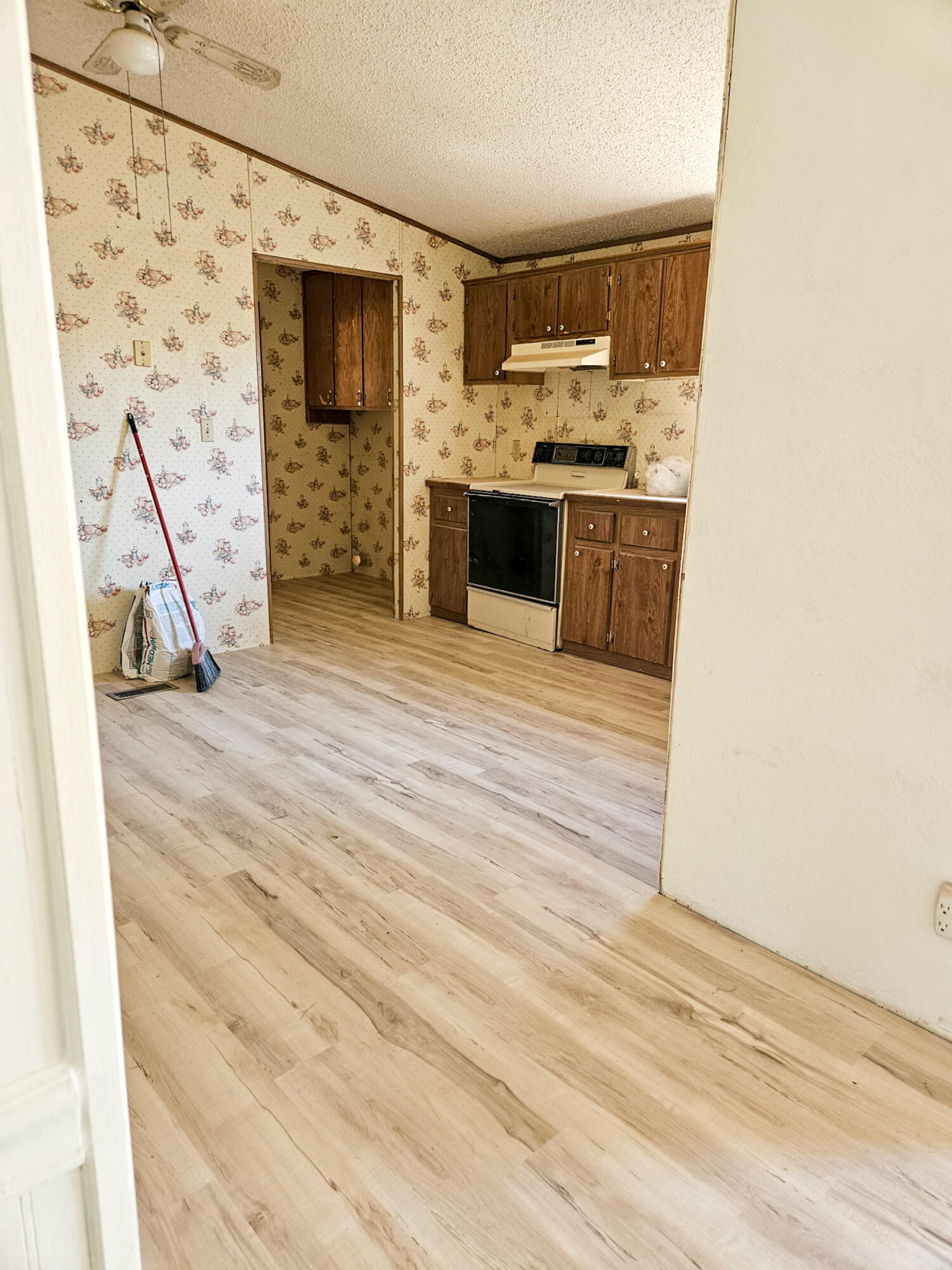 998 Post Oak Property Photo 7