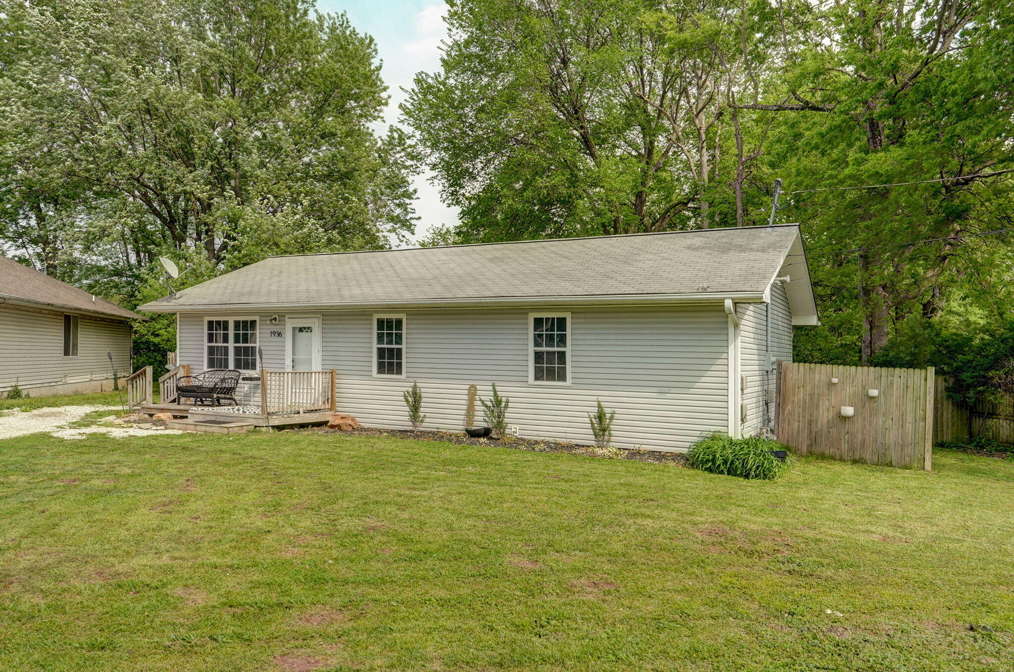 1936 North Golden Avenue Property Photo 1