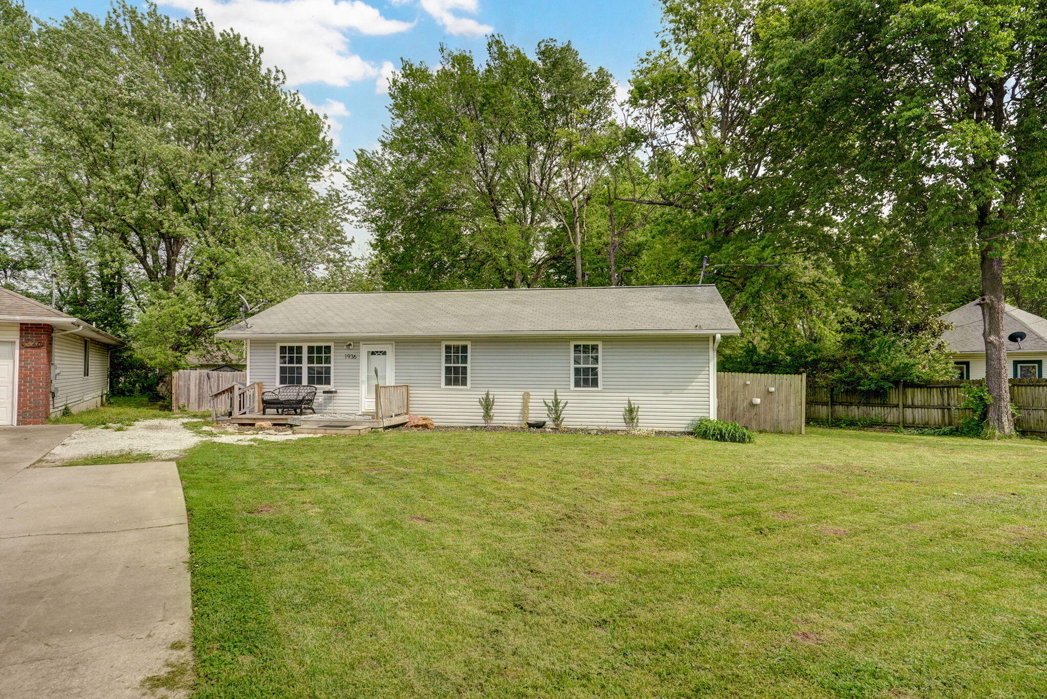 1936 North Golden Avenue Property Photo 2