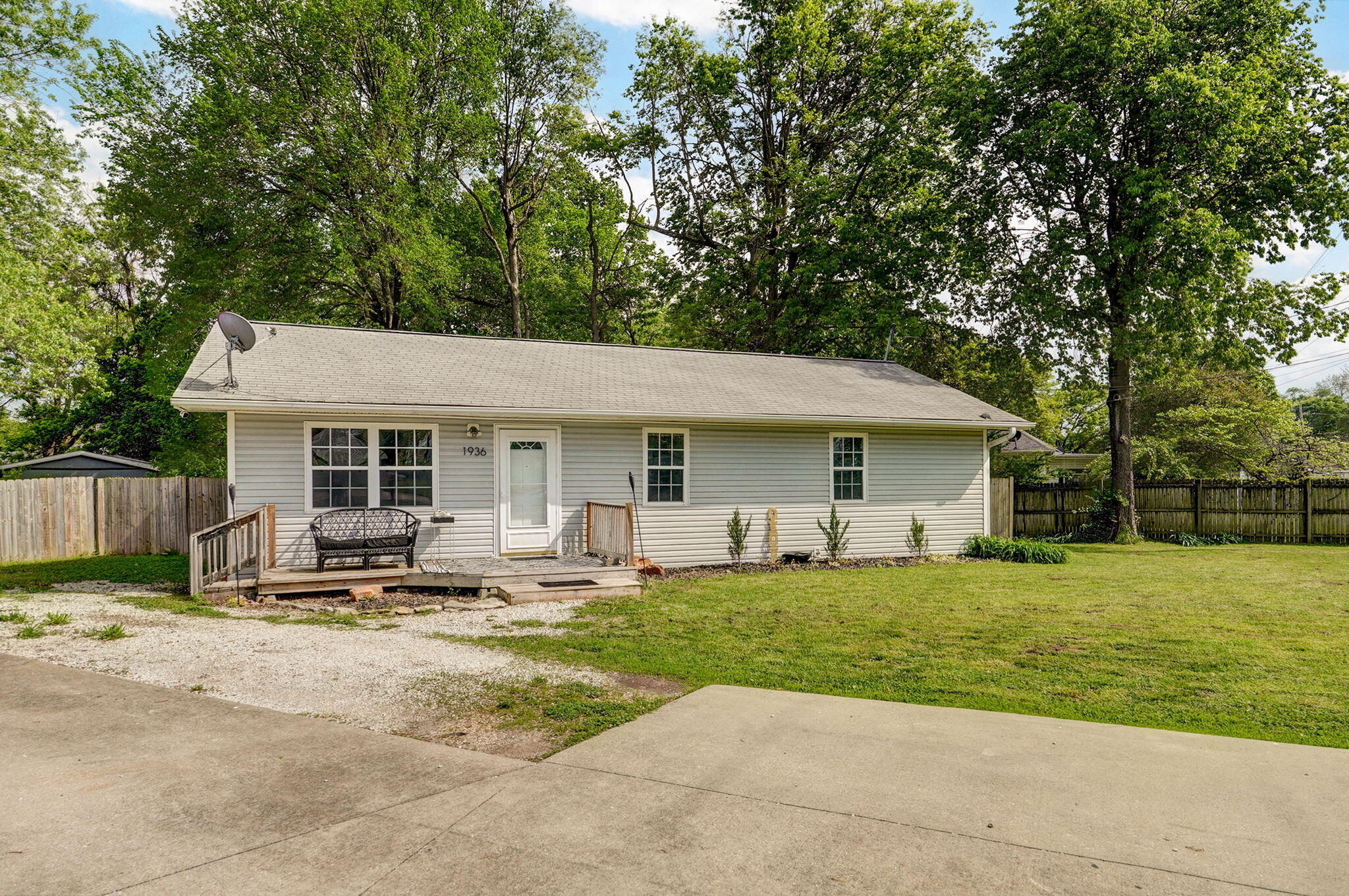 1936 North Golden Avenue Property Photo 3
