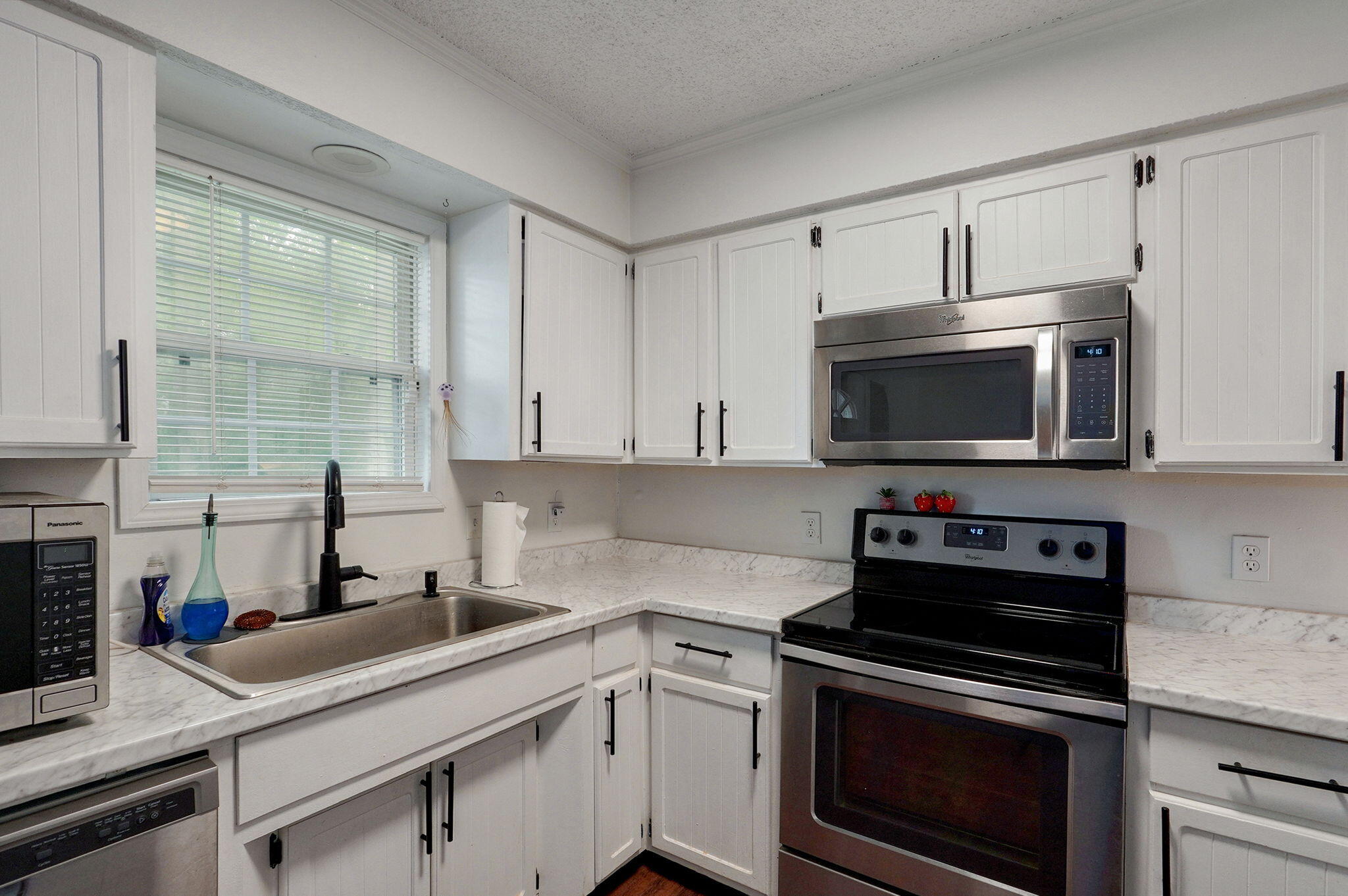 1936 North Golden Avenue Property Photo 9