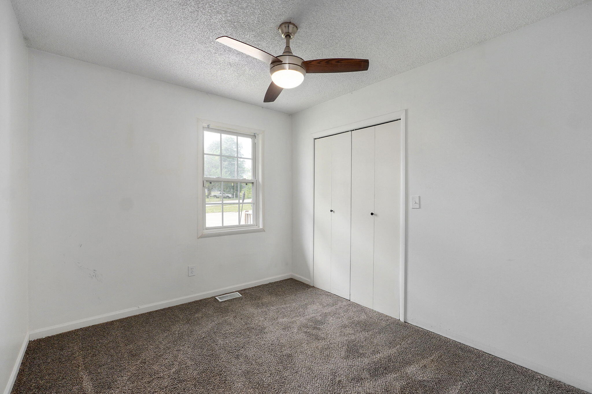 1936 North Golden Avenue Property Photo 13