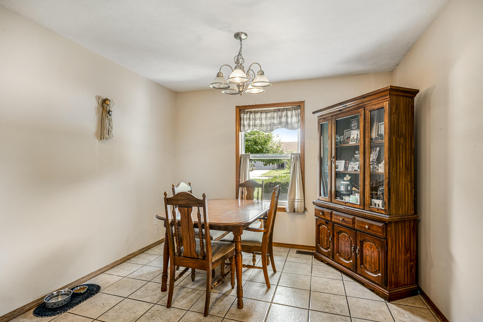 849 South Mahn Avenue Property Photo 7