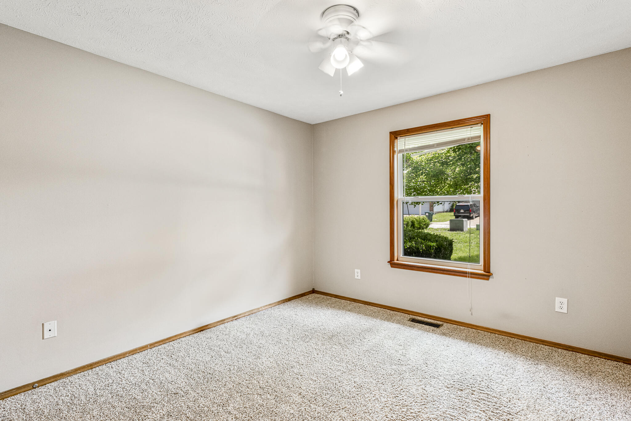 849 South Mahn Avenue Property Photo 15