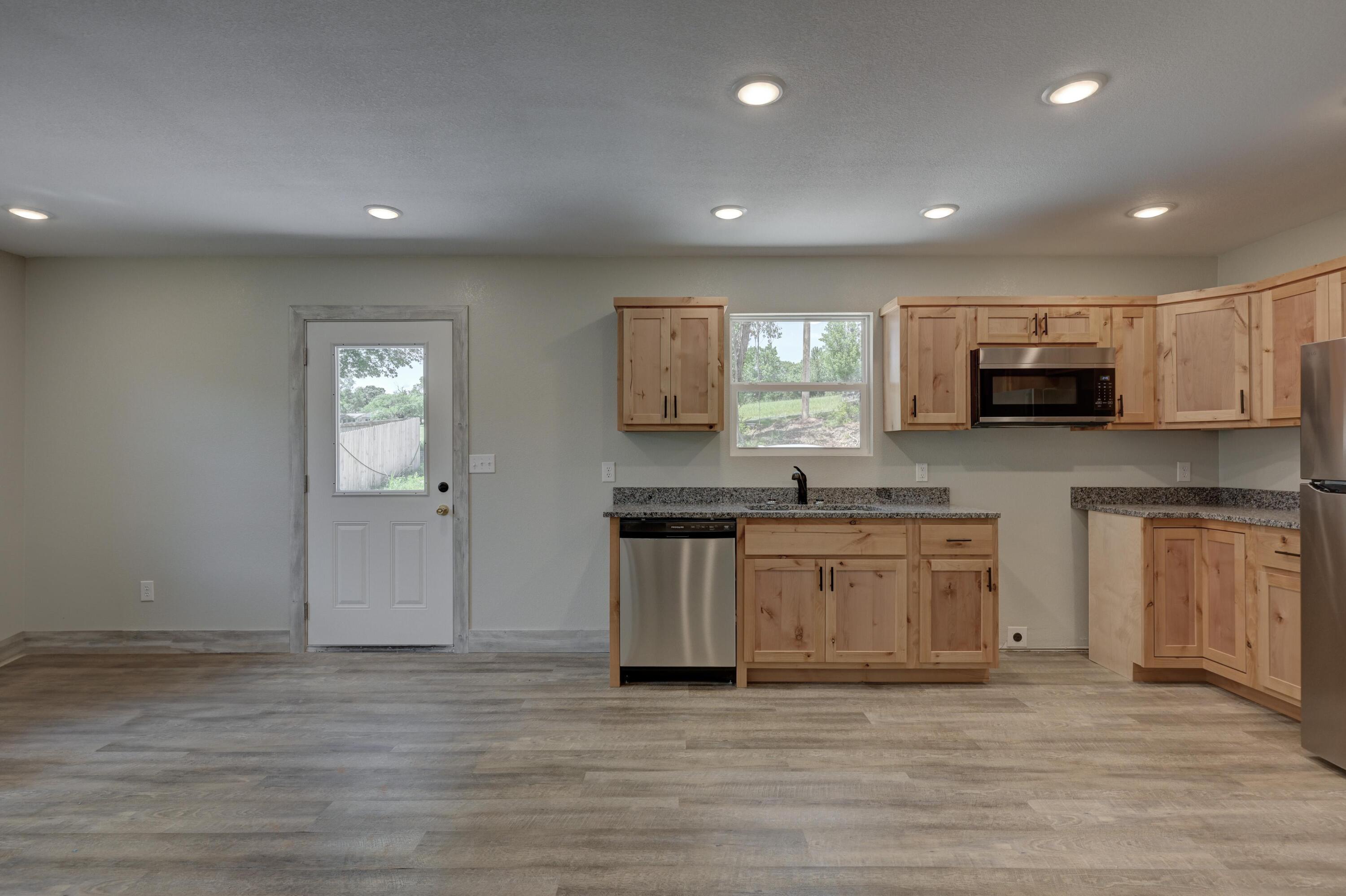 1601 Ridgewood Property Photo 4