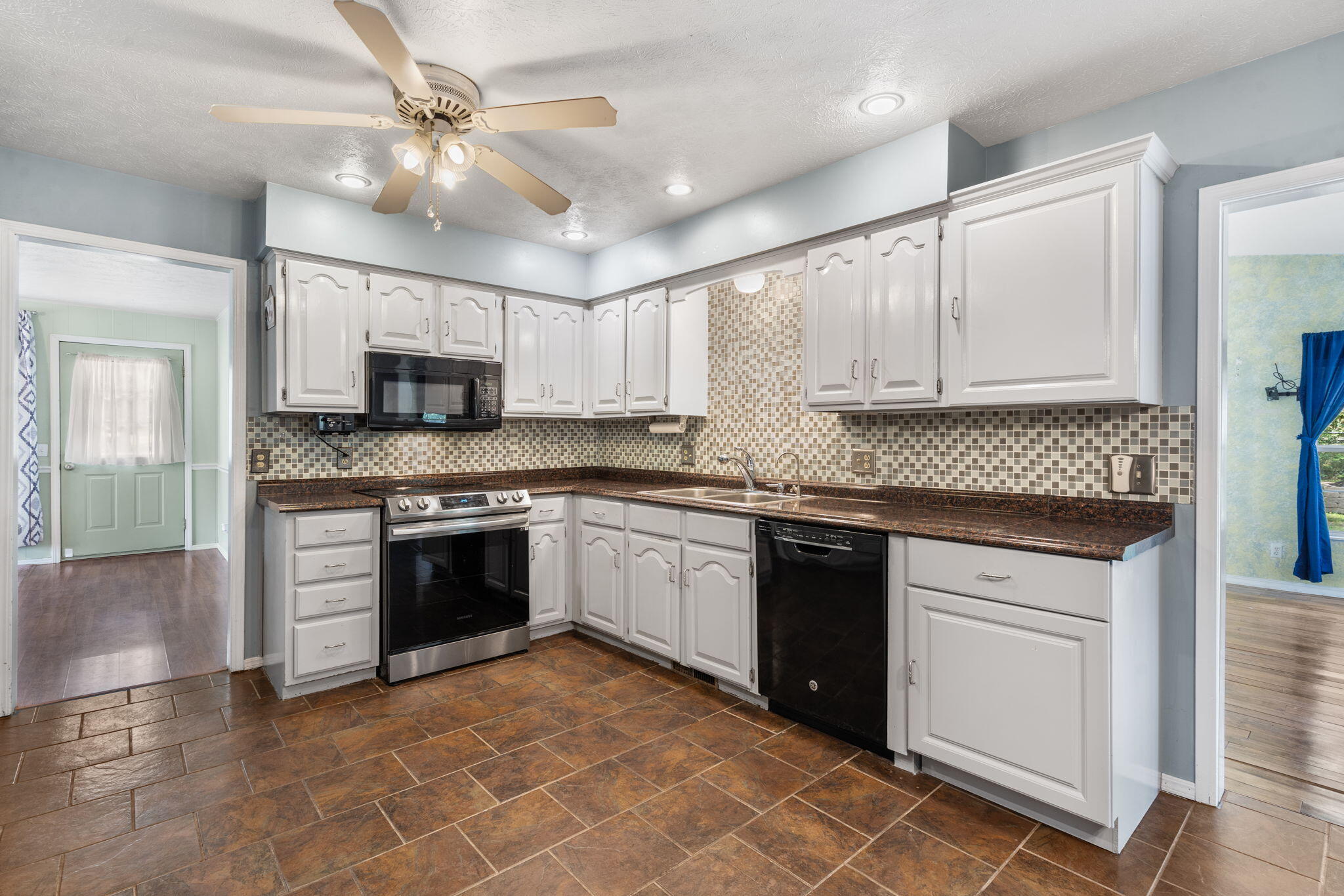 546 Cannon Ball Loop Property Photo 4