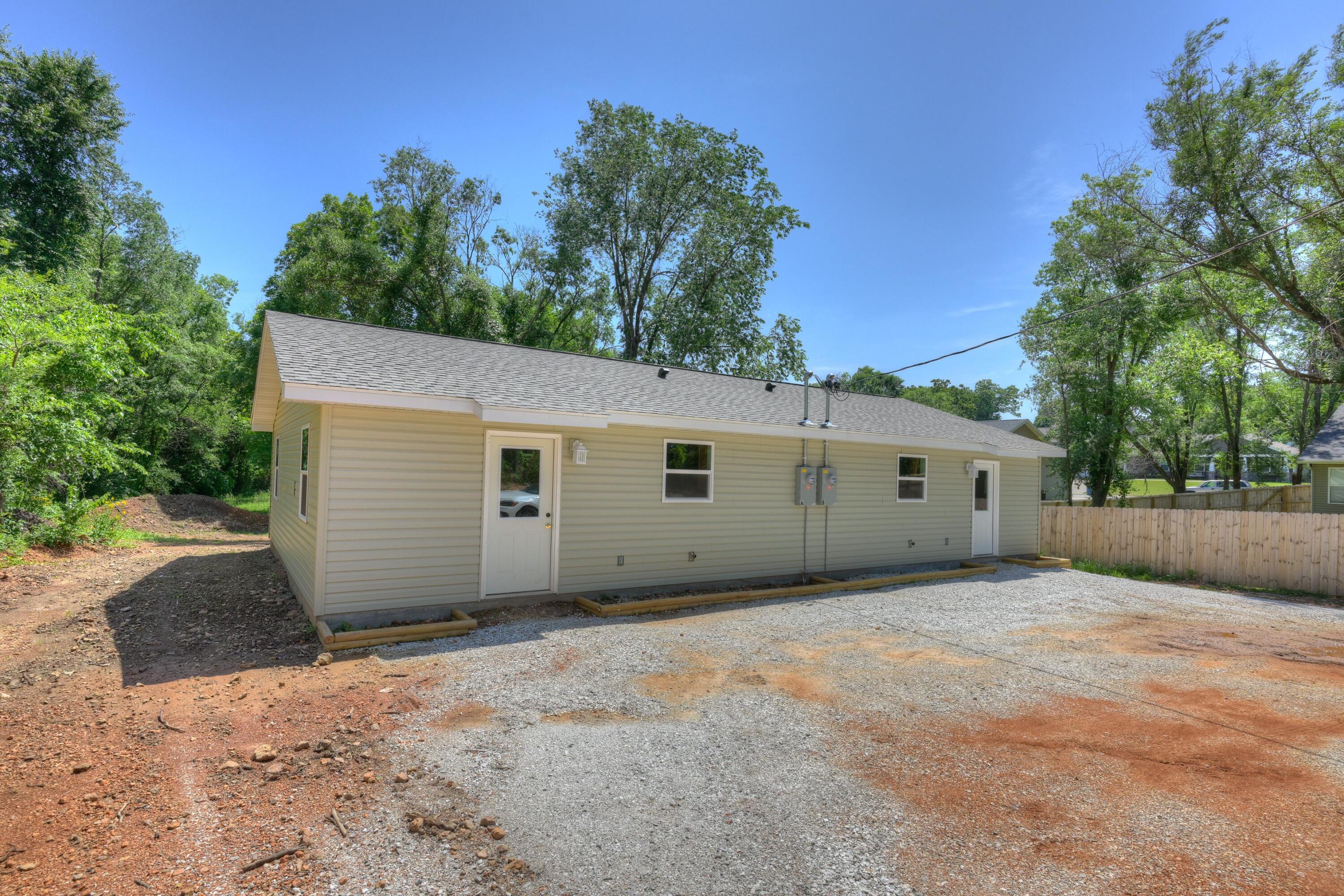1601 Ridgewood Property Photo 3