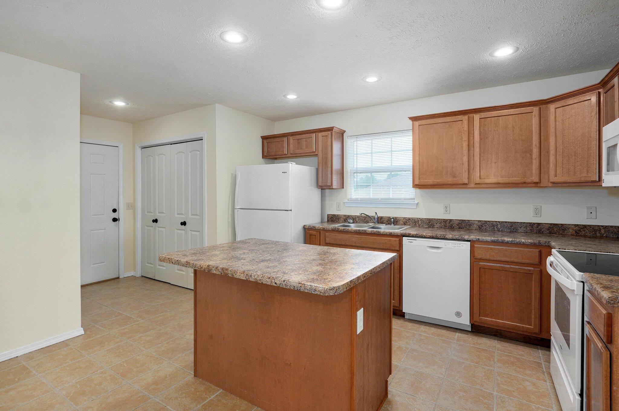 612-614 East Daniels Street Property Photo 9