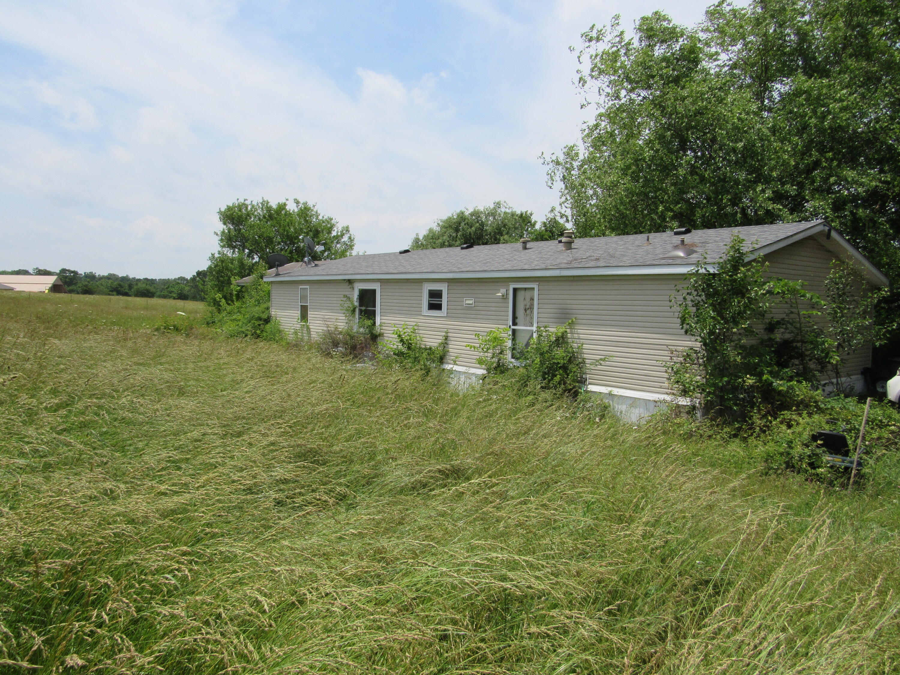 23742 Lawrence 1230 Property Photo 8