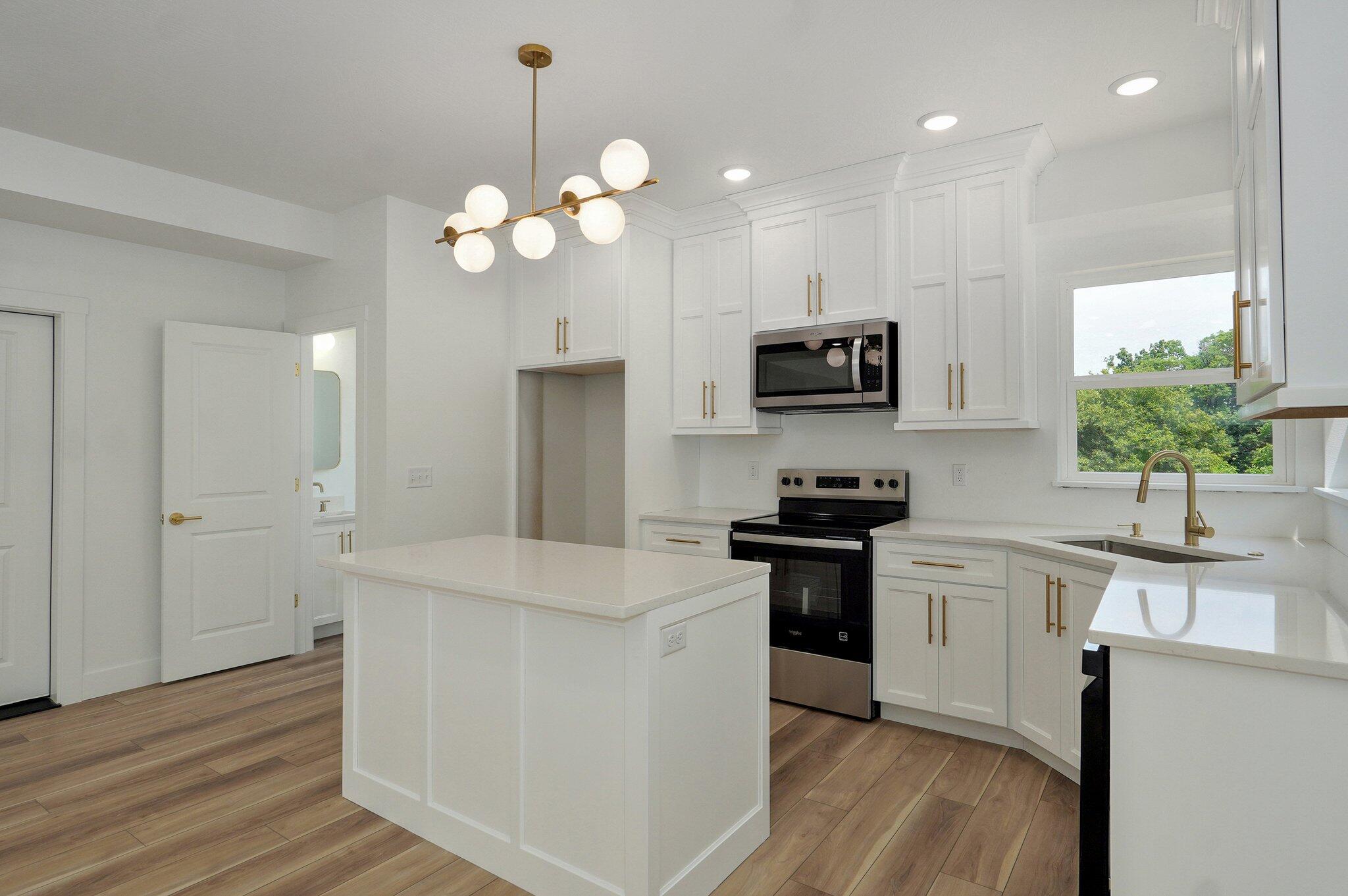 688 Miller Rd Street Property Photo 10