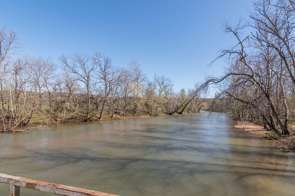 6034 Flat Creek Road Property Photo 5