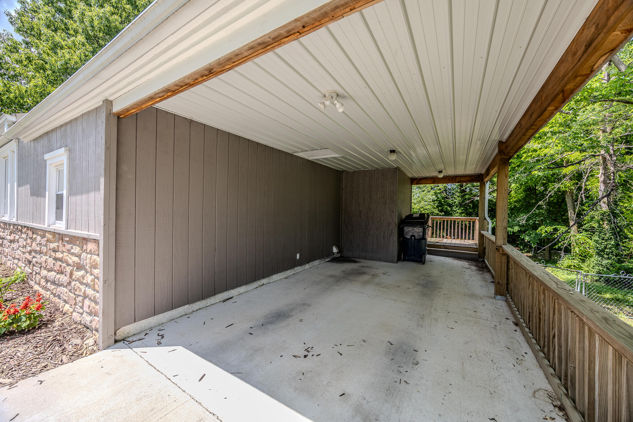 243 East Burford Street Property Photo 3