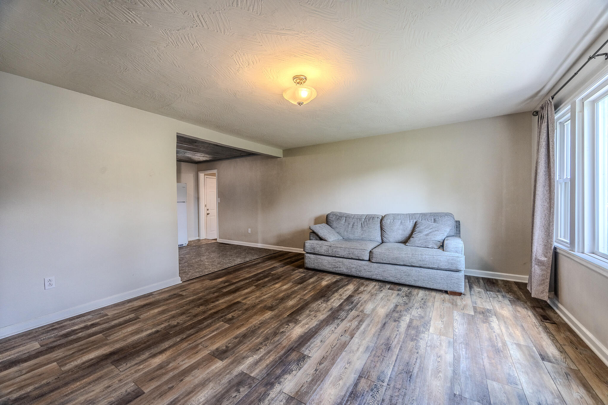 243 East Burford Street Property Photo 6