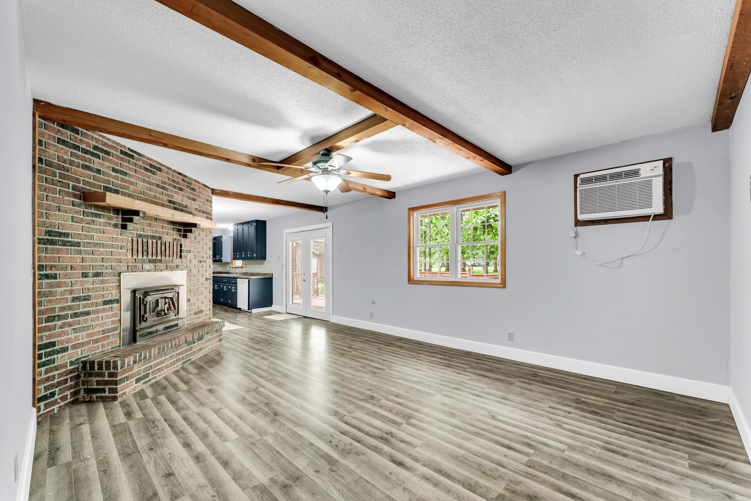 1061 Brentwood Drive Property Photo 3